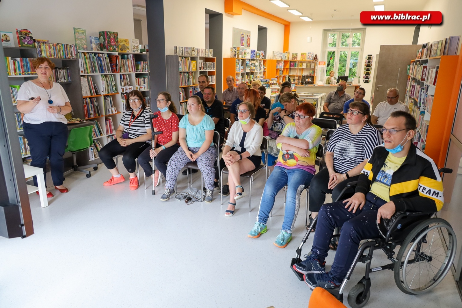 Zdjęcie w galerii na portalu naszraciborz.pl: Podopieczni Warsztatów Terapii Zajęciowej w raciborskiej bibliotece [FOTO] wiadomości z regionu