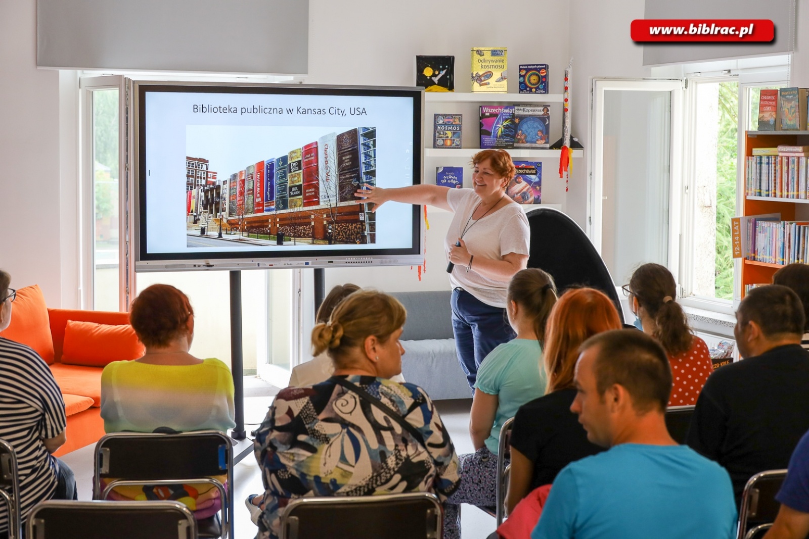 Zdjęcie w galerii na portalu naszraciborz.pl: Podopieczni Warsztatów Terapii Zajęciowej w raciborskiej bibliotece [FOTO] wiadomości z regionu