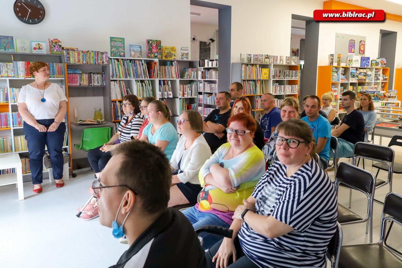 Zdjęcie w galerii na portalu naszraciborz.pl: Podopieczni Warsztatów Terapii Zajęciowej w raciborskiej bibliotece [FOTO] wiadomości z regionu