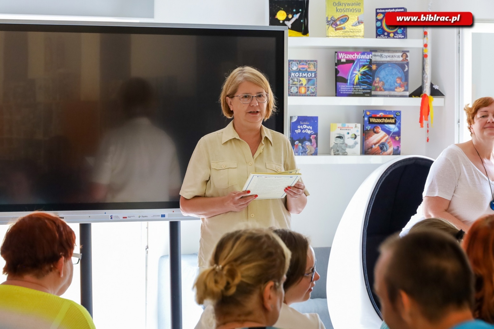 Zdjęcie w galerii na portalu naszraciborz.pl: Podopieczni Warsztatów Terapii Zajęciowej w raciborskiej bibliotece [FOTO] wiadomości z regionu