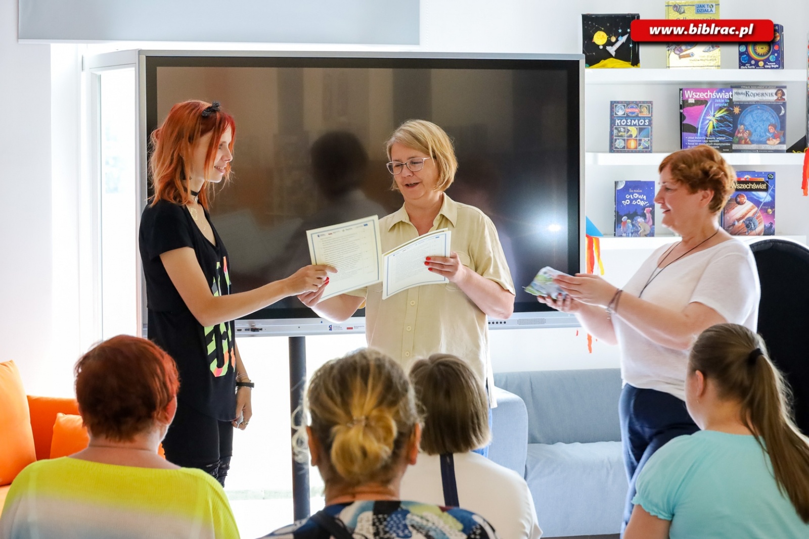 Zdjęcie w galerii na portalu naszraciborz.pl: Podopieczni Warsztatów Terapii Zajęciowej w raciborskiej bibliotece [FOTO] wiadomości z regionu