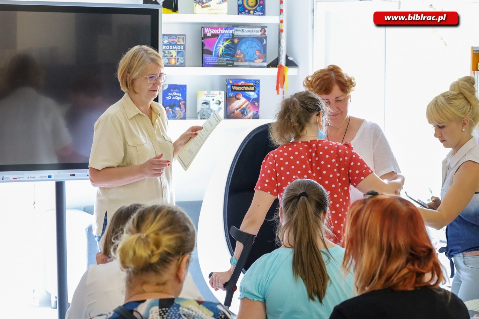 Zdjęcie w galerii na portalu naszraciborz.pl: Podopieczni Warsztatów Terapii Zajęciowej w raciborskiej bibliotece [FOTO] wiadomości z regionu