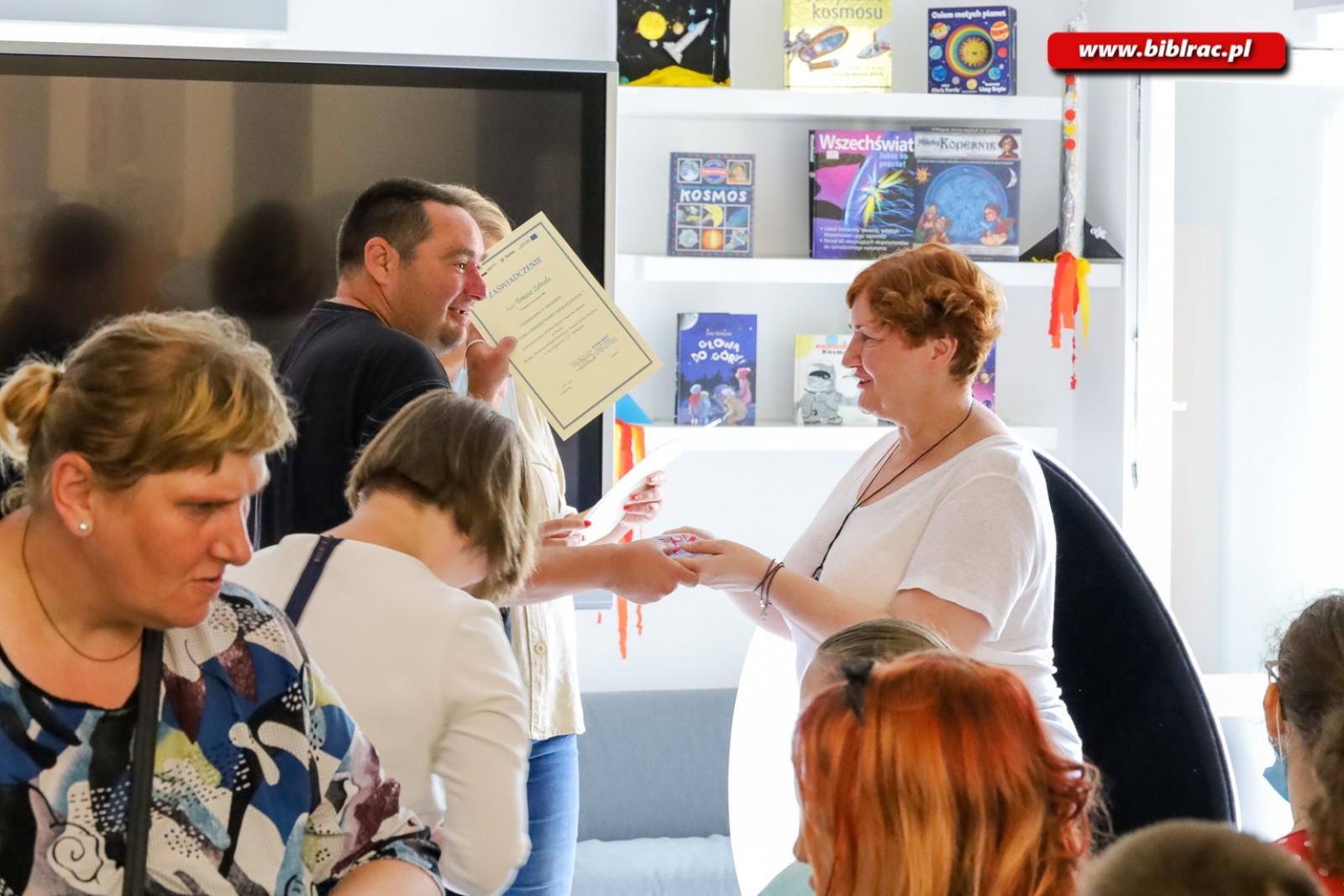 Zdjęcie w galerii na portalu naszraciborz.pl: Podopieczni Warsztatów Terapii Zajęciowej w raciborskiej bibliotece [FOTO] wiadomości z regionu