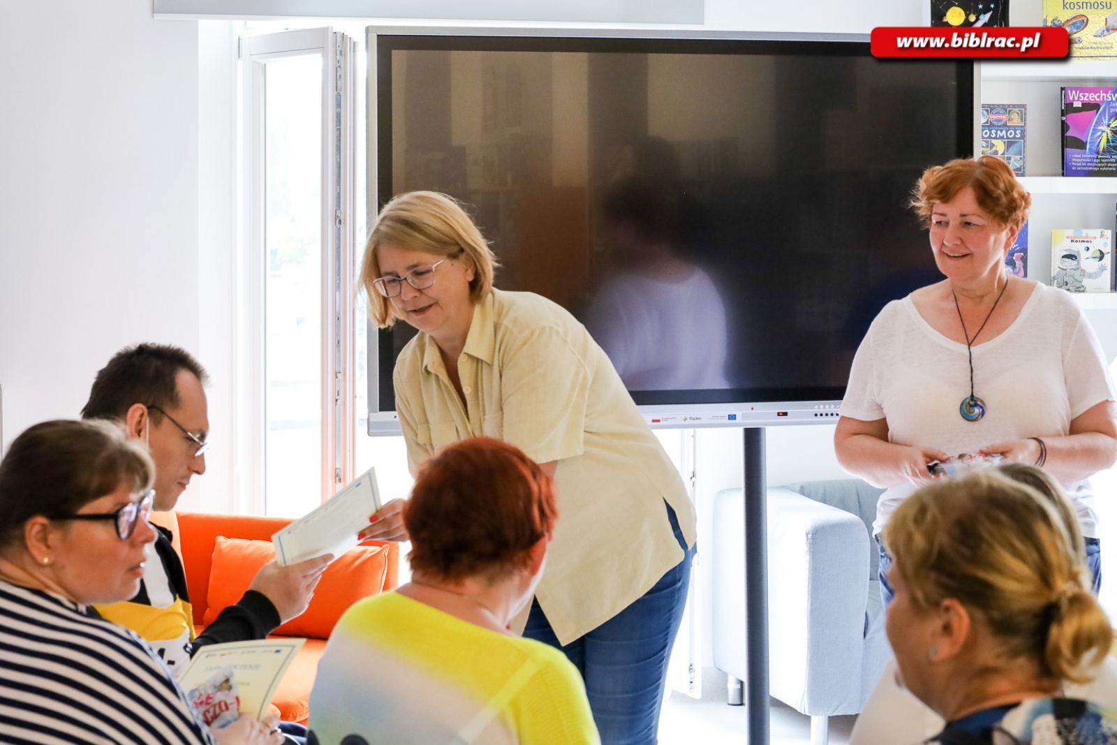 Zdjęcie w galerii na portalu naszraciborz.pl: Podopieczni Warsztatów Terapii Zajęciowej w raciborskiej bibliotece [FOTO] wiadomości z regionu