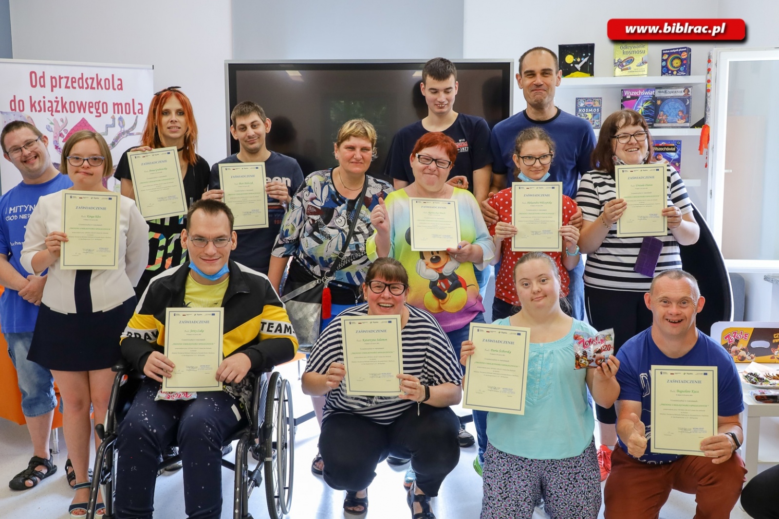 Zdjęcie w galerii na portalu naszraciborz.pl: Podopieczni Warsztatów Terapii Zajęciowej w raciborskiej bibliotece [FOTO] wiadomości z regionu