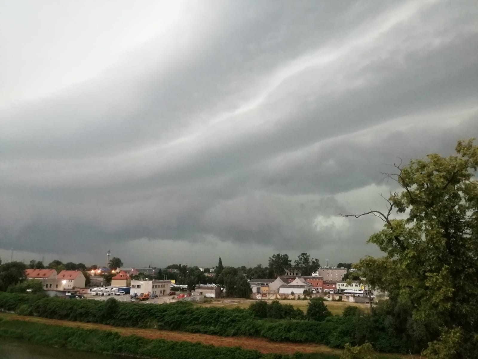 Zdjęcie w galerii na portalu naszraciborz.pl: Nawałnica nad powiatem raciborskim [FOTO i WIDEO] wiadomości z regionu