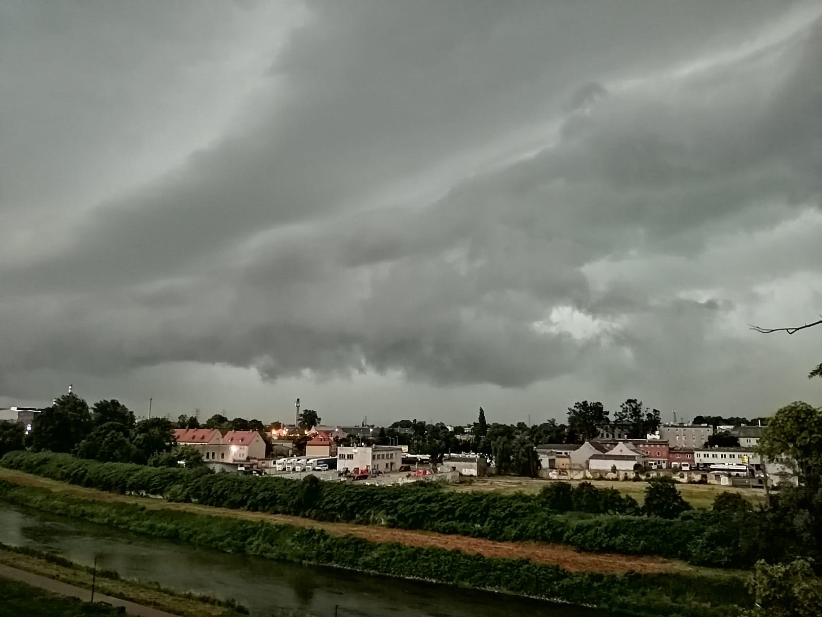Zdjęcie w galerii na portalu naszraciborz.pl: Nawałnica nad powiatem raciborskim [FOTO i WIDEO] wiadomości z regionu