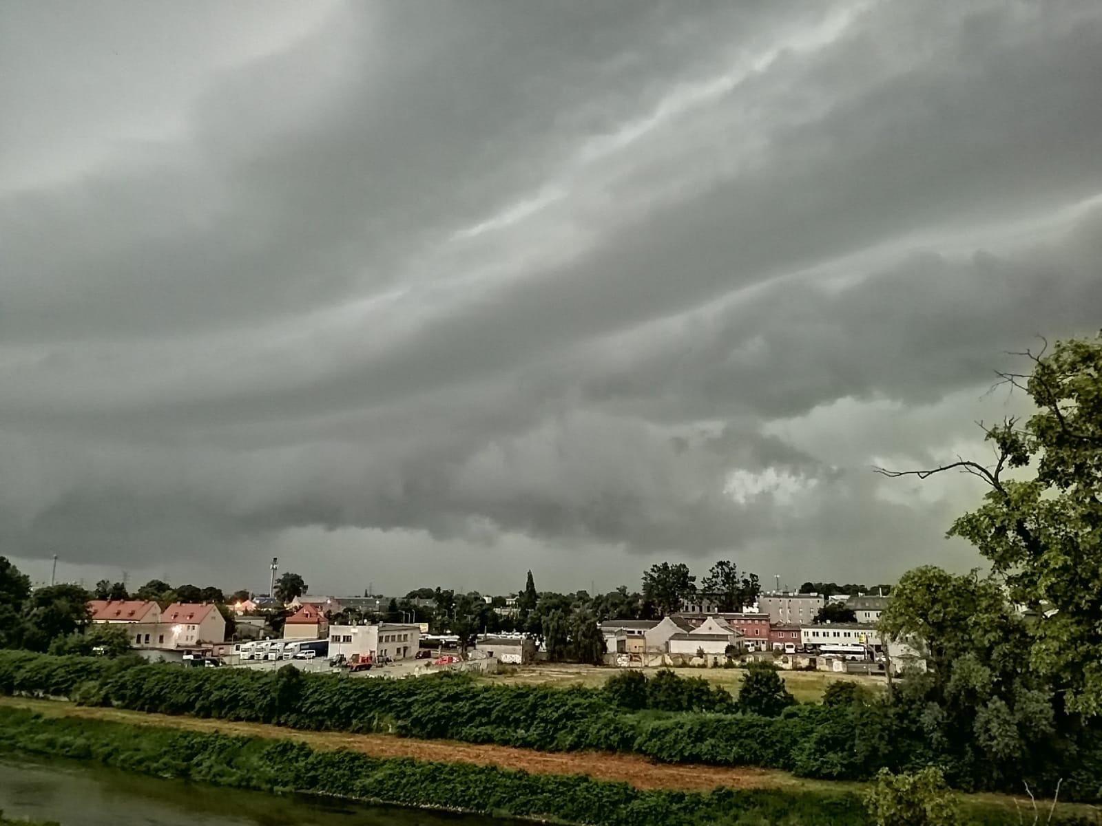 Zdjęcie w galerii na portalu naszraciborz.pl: Nawałnica nad powiatem raciborskim [FOTO i WIDEO] wiadomości z regionu