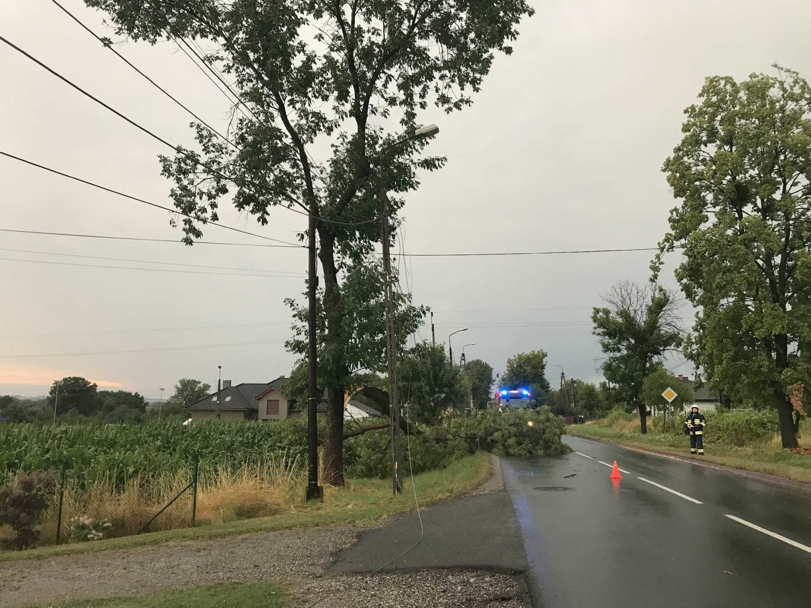 Zdjęcie w galerii na portalu naszraciborz.pl: Nawałnica nad powiatem. Ponad sto strażackich interwencji wiadomości z regionu