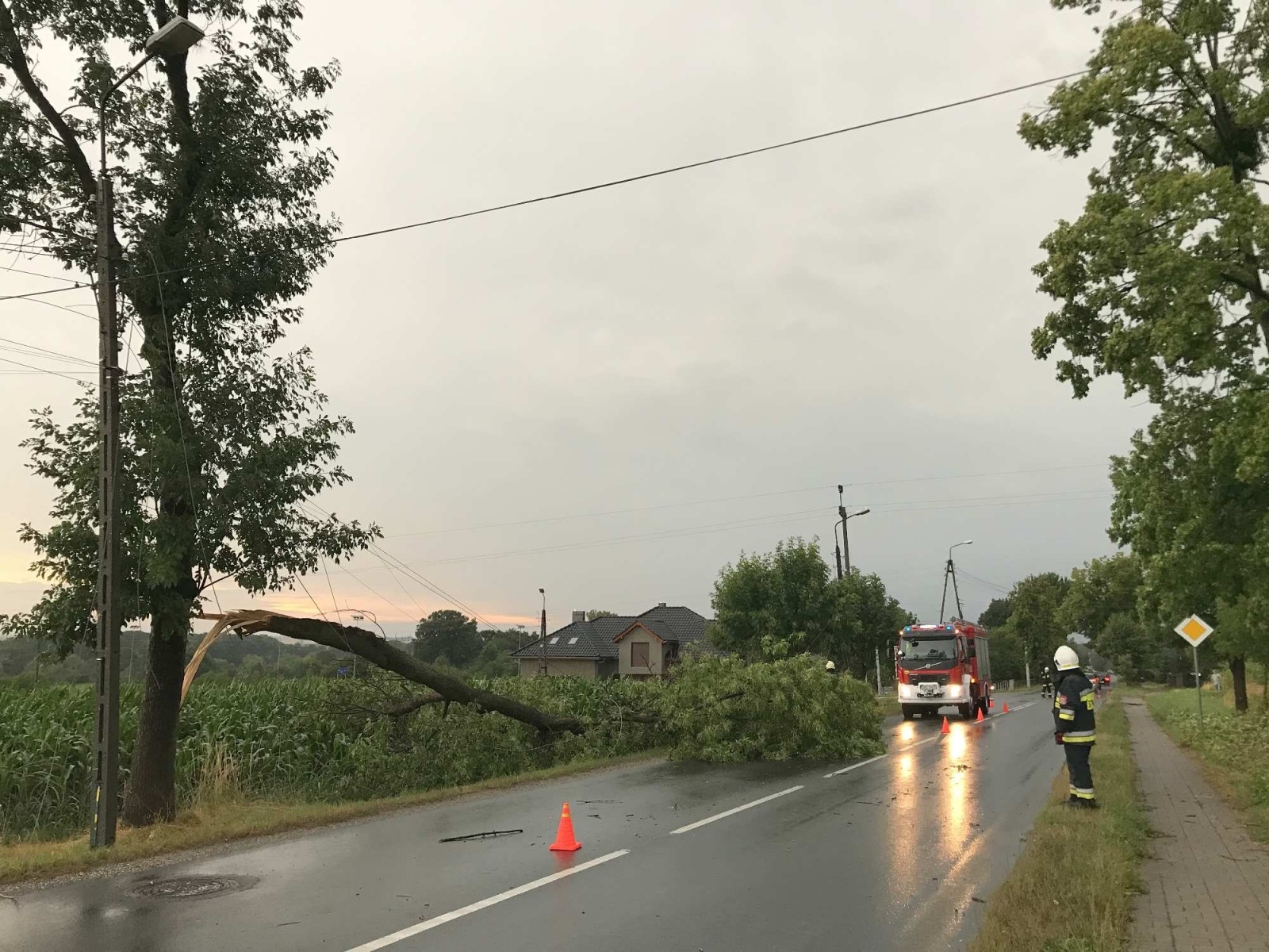 Zdjęcie w galerii na portalu naszraciborz.pl: Nawałnica nad powiatem. Ponad sto strażackich interwencji wiadomości z regionu