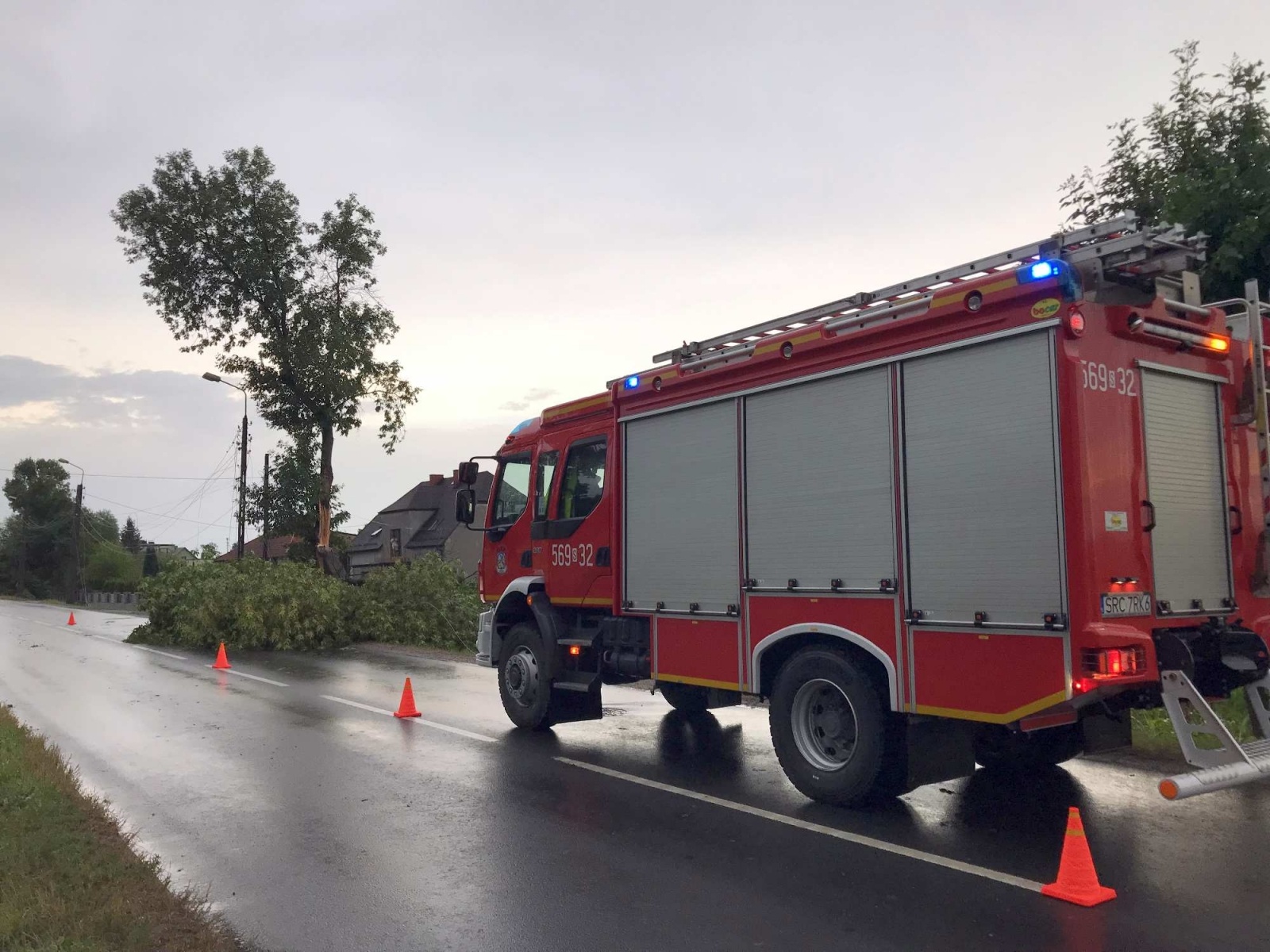 Zdjęcie w galerii na portalu naszraciborz.pl: Nawałnica nad powiatem. Ponad sto strażackich interwencji wiadomości z regionu