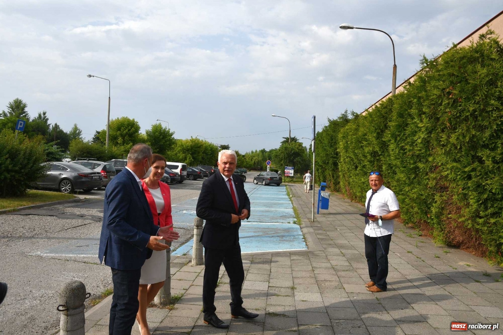 Zdjęcie w galerii na portalu naszraciborz.pl: Podziękowania i krótkie spięcie. Wiceminister zdrowia odwiedził raciborski szpital wiadomości z regionu