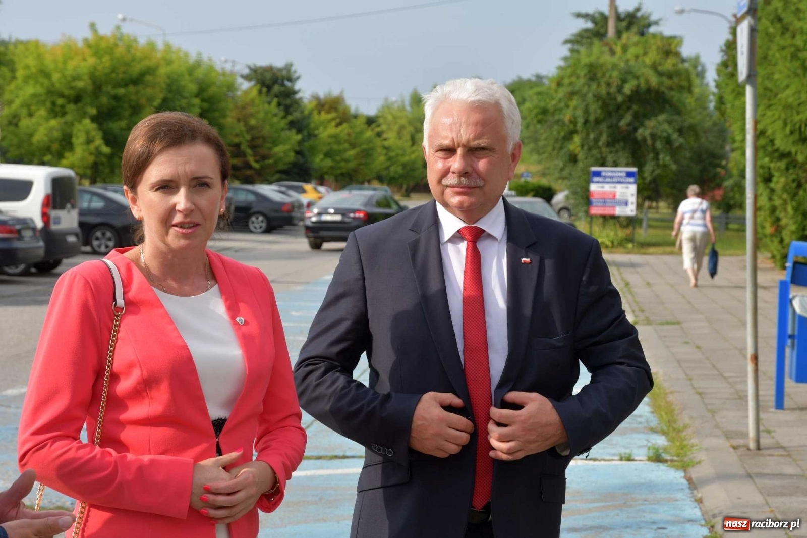 Zdjęcie w galerii na portalu naszraciborz.pl: Podziękowania i krótkie spięcie. Wiceminister zdrowia odwiedził raciborski szpital wiadomości z regionu