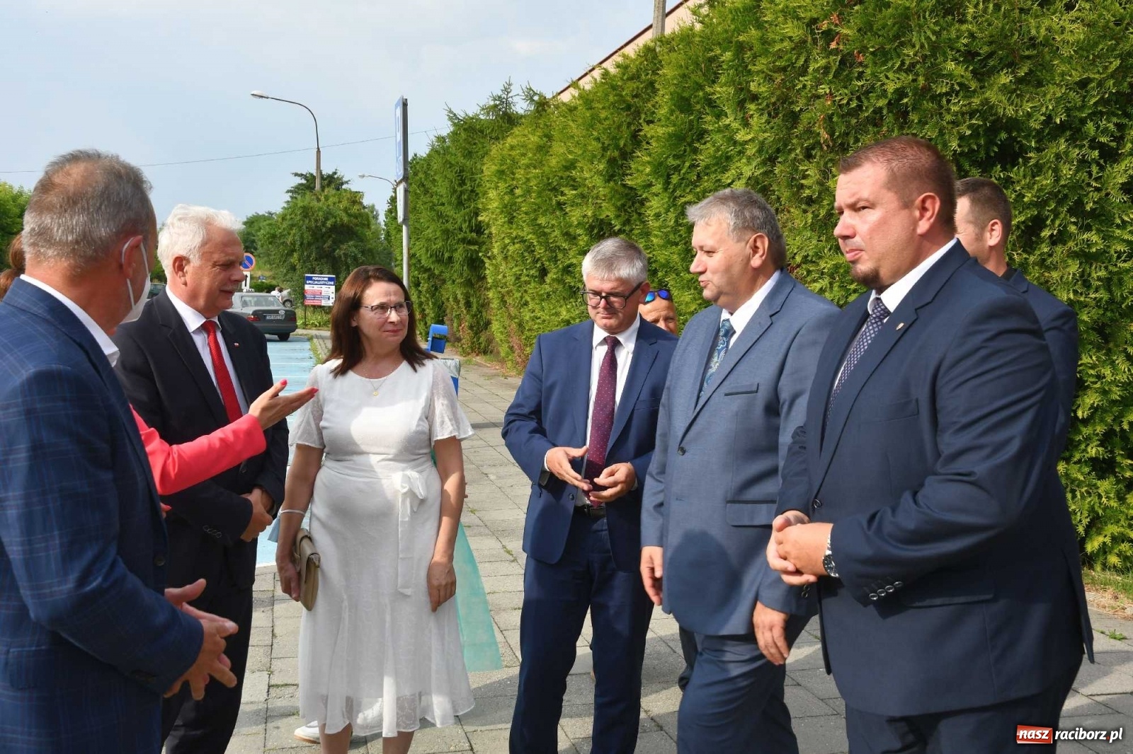 Zdjęcie w galerii na portalu naszraciborz.pl: Podziękowania i krótkie spięcie. Wiceminister zdrowia odwiedził raciborski szpital wiadomości z regionu