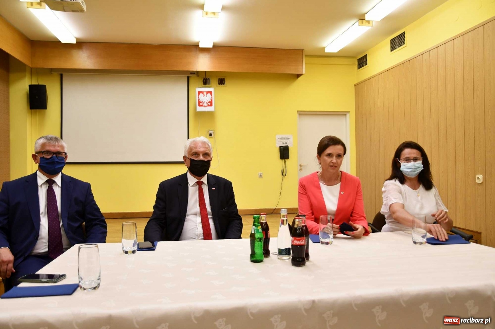 Zdjęcie w galerii na portalu naszraciborz.pl: Podziękowania i krótkie spięcie. Wiceminister zdrowia odwiedził raciborski szpital wiadomości z regionu