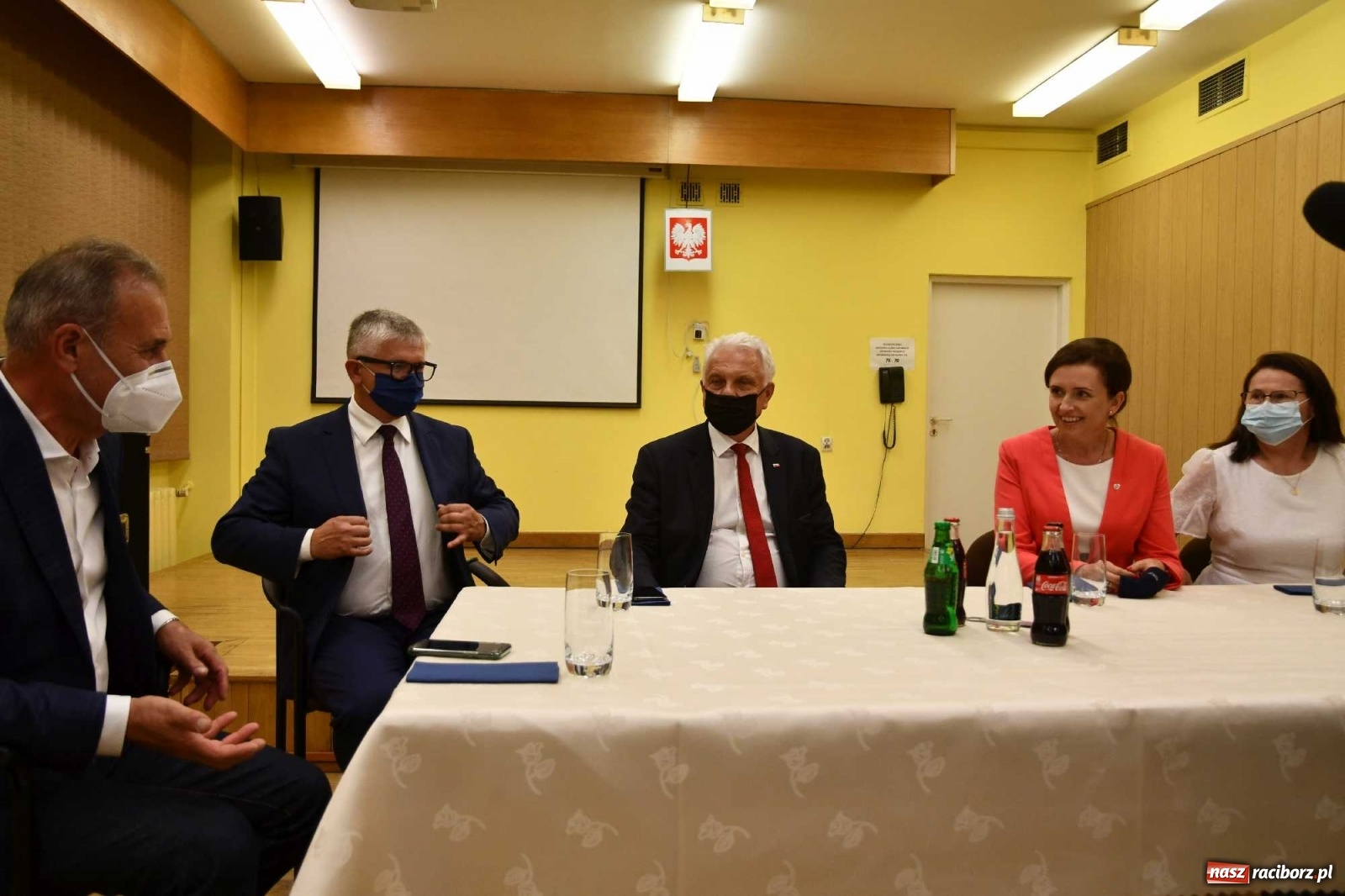 Zdjęcie w galerii na portalu naszraciborz.pl: Podziękowania i krótkie spięcie. Wiceminister zdrowia odwiedził raciborski szpital wiadomości z regionu