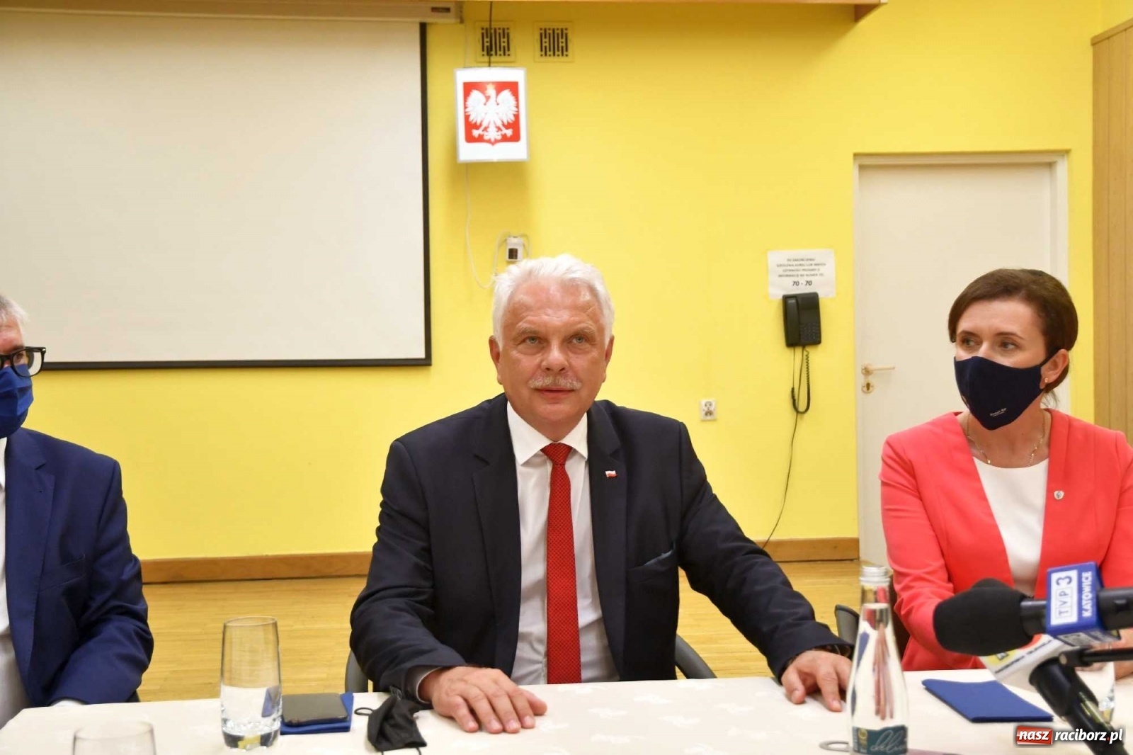 Zdjęcie w galerii na portalu naszraciborz.pl: Podziękowania i krótkie spięcie. Wiceminister zdrowia odwiedził raciborski szpital wiadomości z regionu