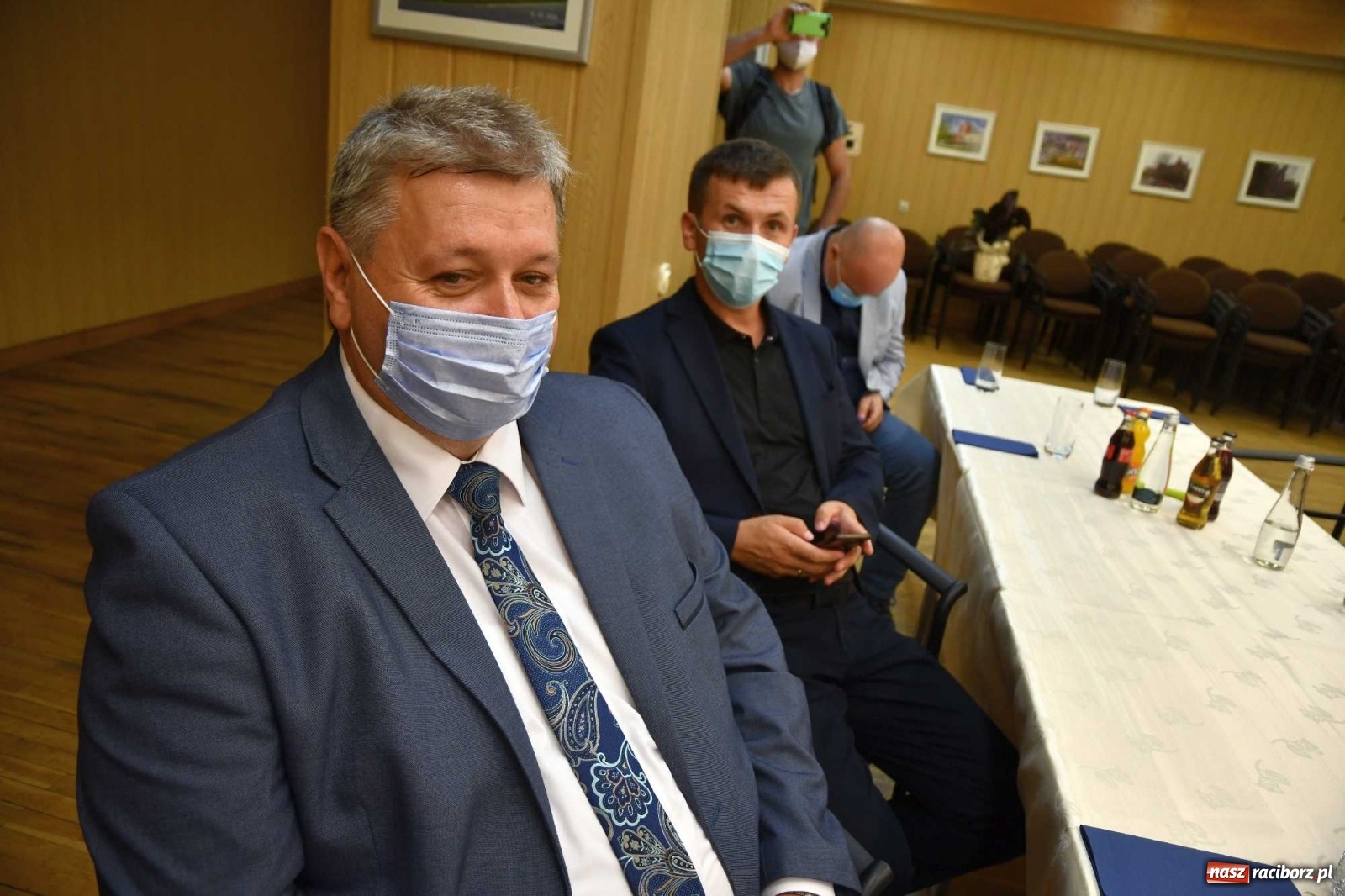 Zdjęcie w galerii na portalu naszraciborz.pl: Podziękowania i krótkie spięcie. Wiceminister zdrowia odwiedził raciborski szpital wiadomości z regionu