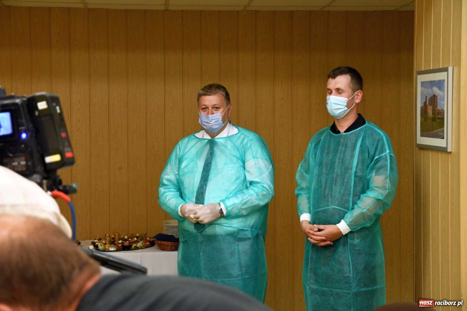 Zdjęcie w galerii na portalu naszraciborz.pl: Podziękowania i krótkie spięcie. Wiceminister zdrowia odwiedził raciborski szpital wiadomości z regionu