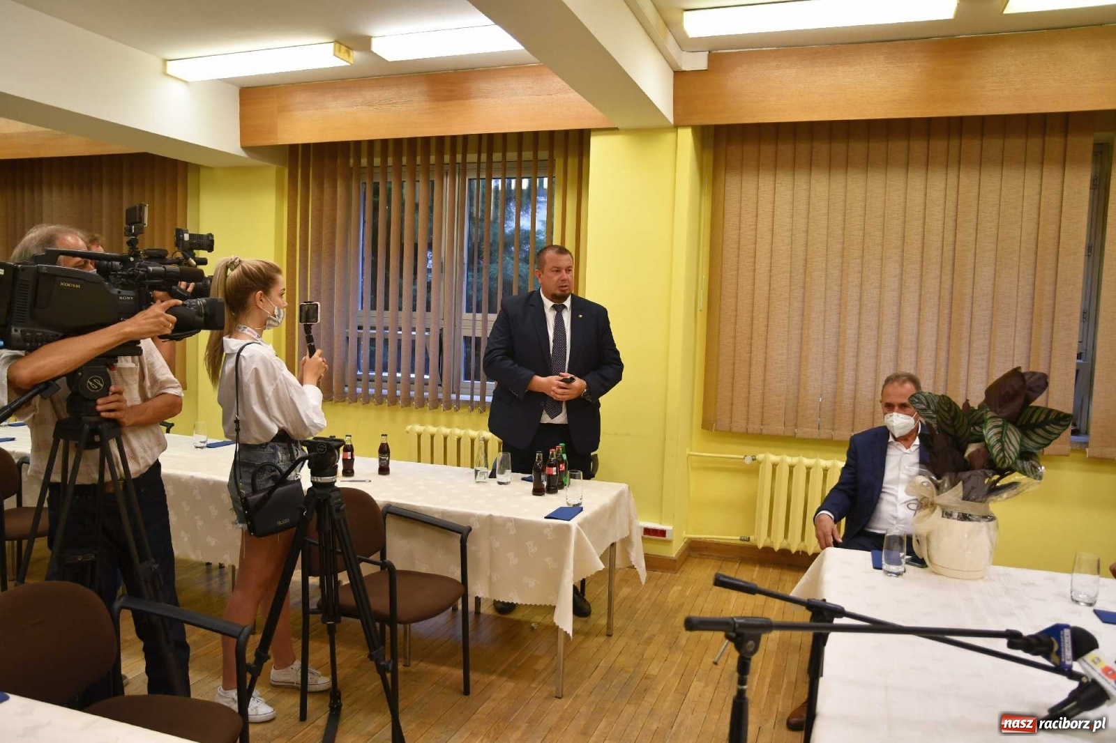 Zdjęcie w galerii na portalu naszraciborz.pl: Podziękowania i krótkie spięcie. Wiceminister zdrowia odwiedził raciborski szpital wiadomości z regionu