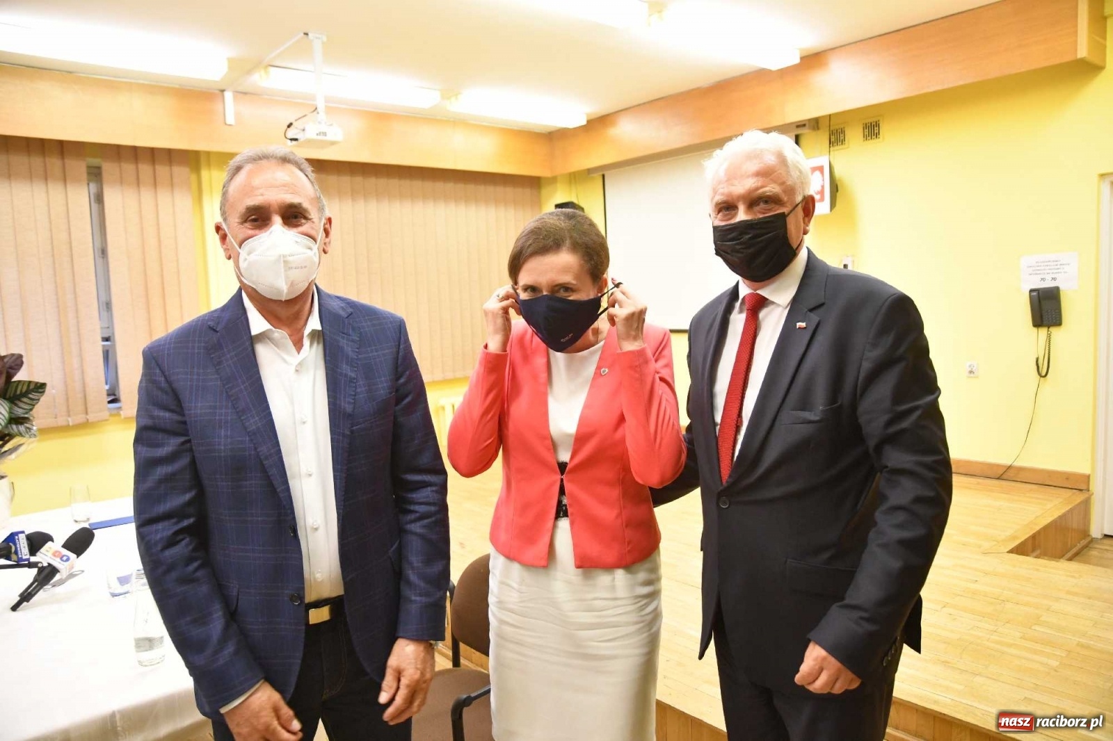 Zdjęcie w galerii na portalu naszraciborz.pl: Podziękowania i krótkie spięcie. Wiceminister zdrowia odwiedził raciborski szpital wiadomości z regionu