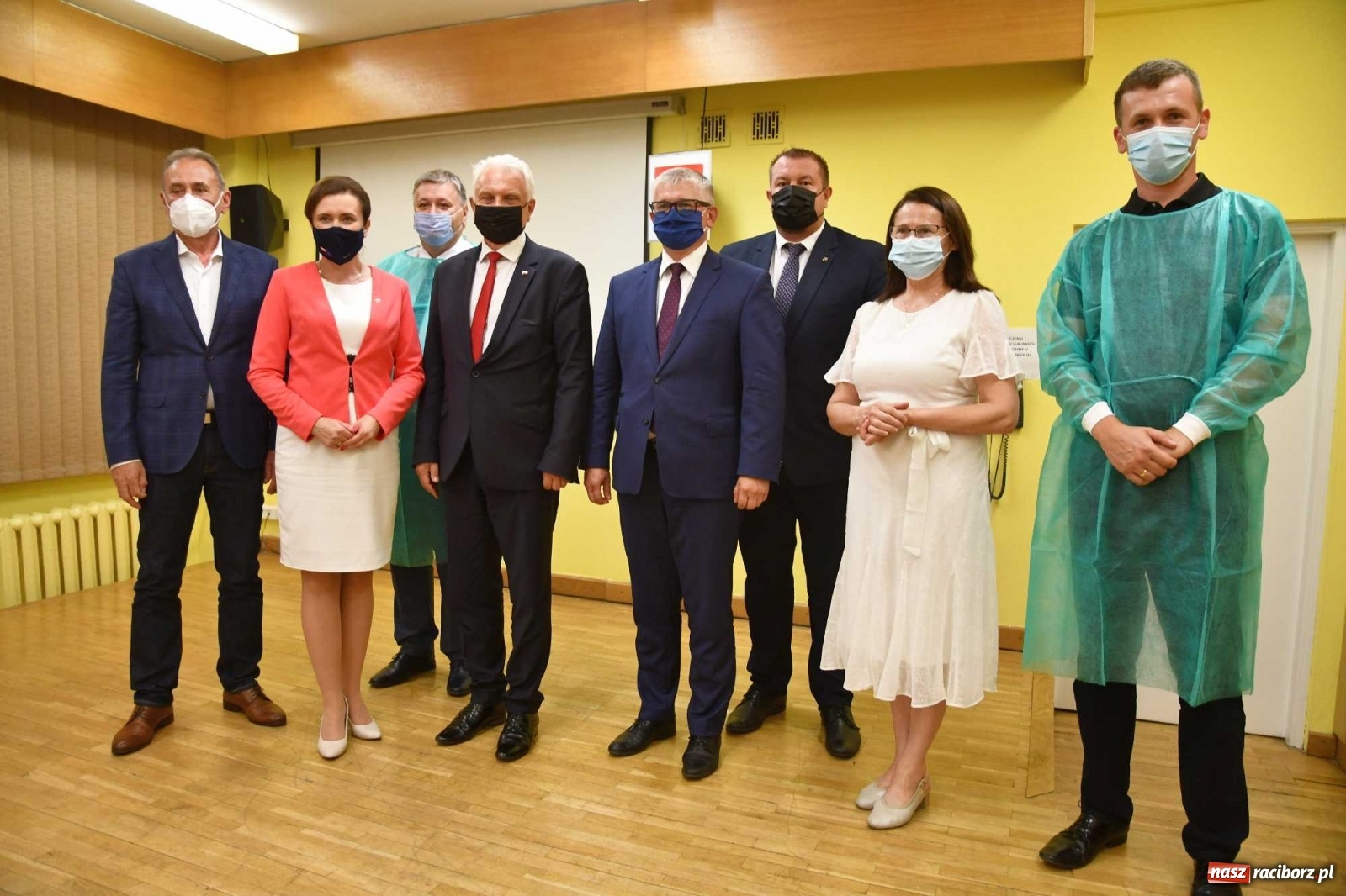 Zdjęcie w galerii na portalu naszraciborz.pl: Podziękowania i krótkie spięcie. Wiceminister zdrowia odwiedził raciborski szpital wiadomości z regionu