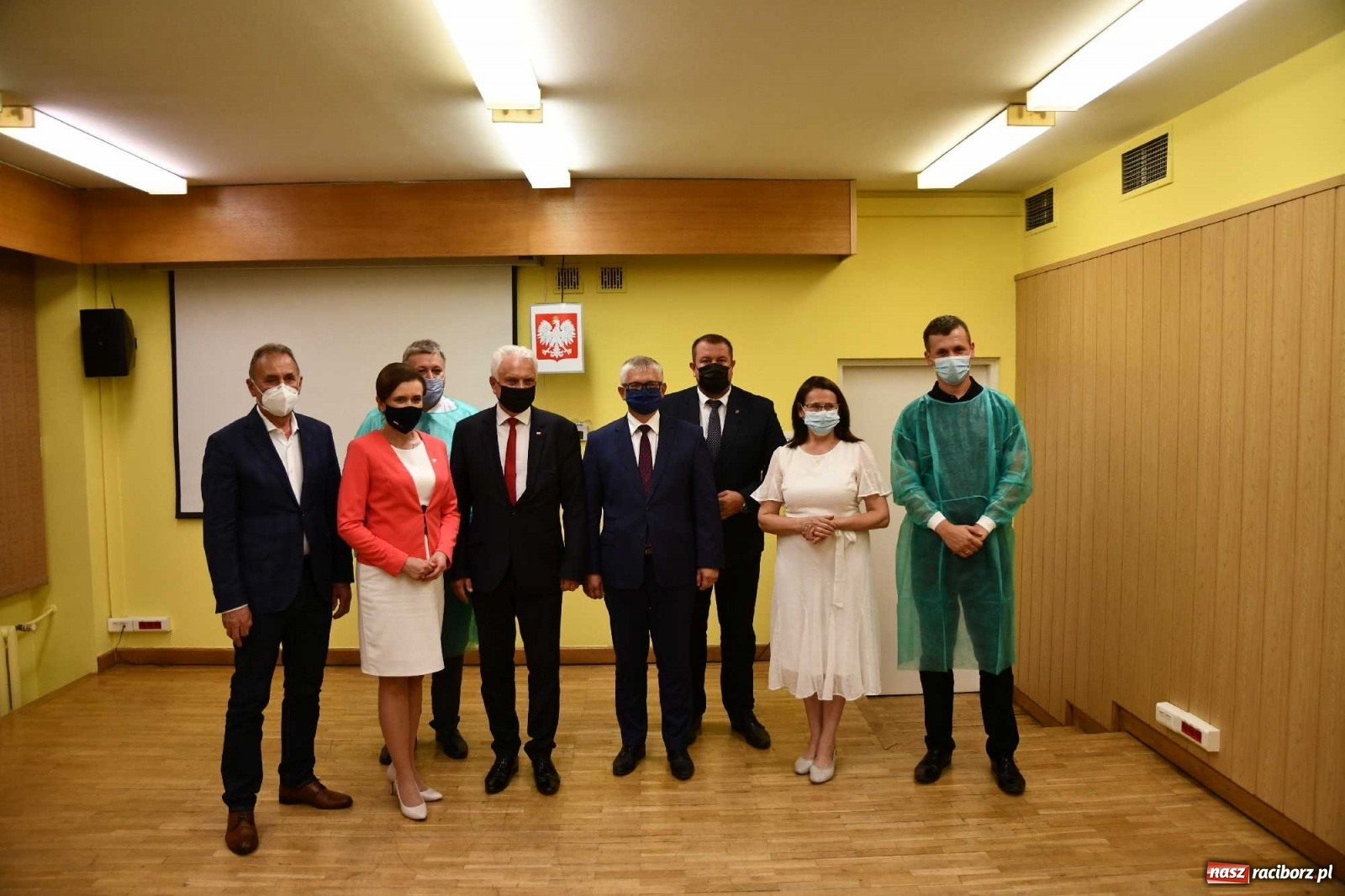 Zdjęcie w galerii na portalu naszraciborz.pl: Podziękowania i krótkie spięcie. Wiceminister zdrowia odwiedził raciborski szpital wiadomości z regionu