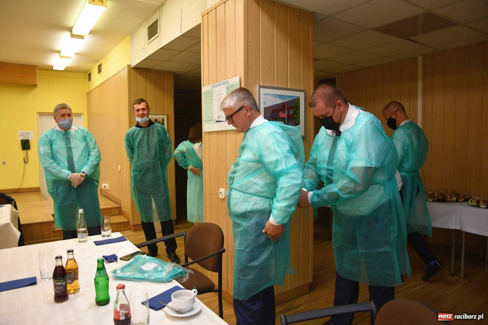 Zdjęcie w galerii na portalu naszraciborz.pl: Podziękowania i krótkie spięcie. Wiceminister zdrowia odwiedził raciborski szpital wiadomości z regionu