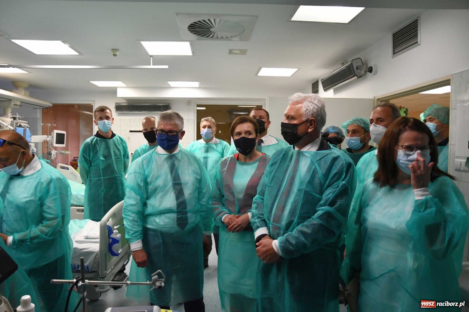 Zdjęcie w galerii na portalu naszraciborz.pl: Podziękowania i krótkie spięcie. Wiceminister zdrowia odwiedził raciborski szpital wiadomości z regionu