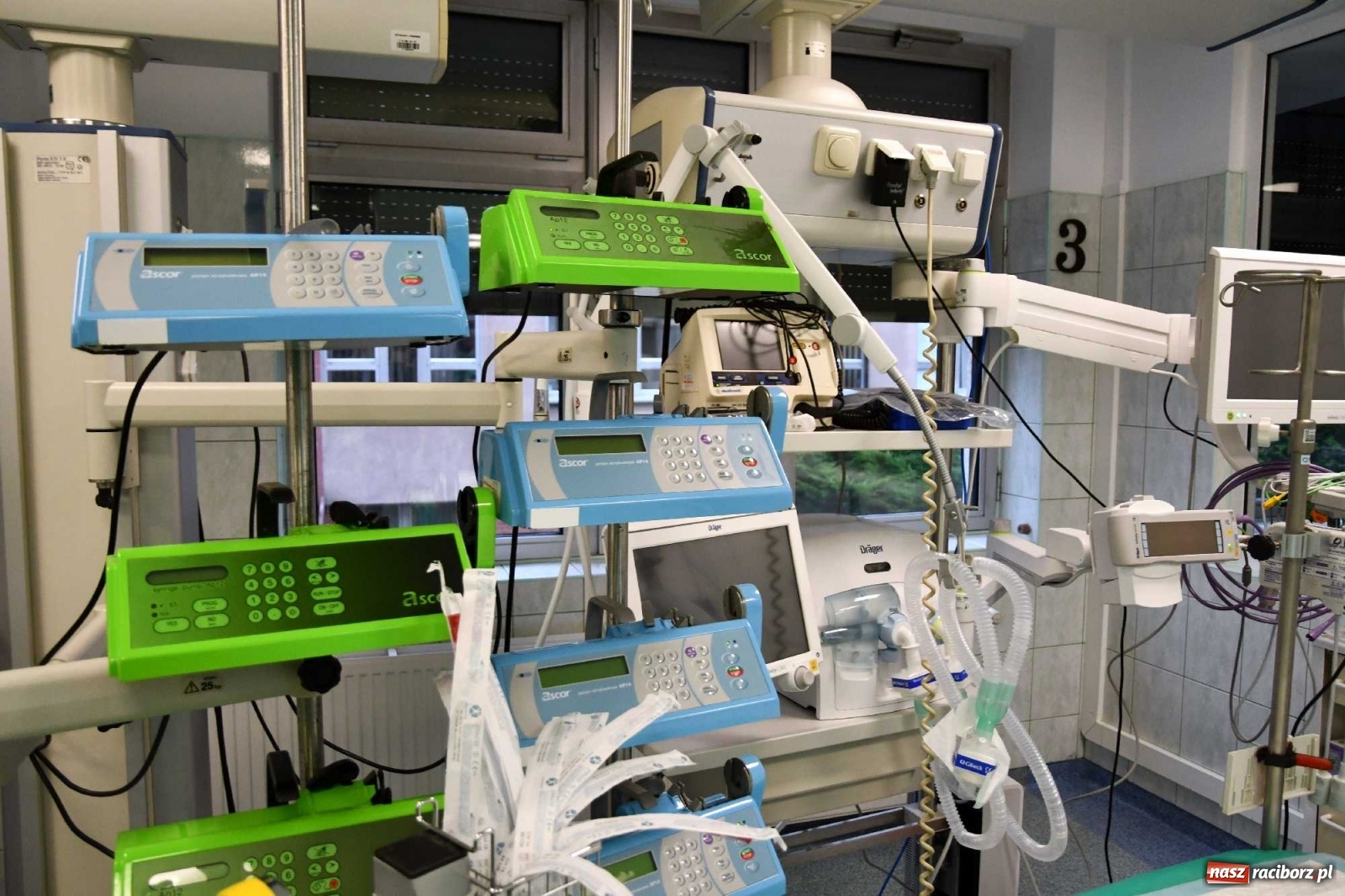 Zdjęcie w galerii na portalu naszraciborz.pl: Podziękowania i krótkie spięcie. Wiceminister zdrowia odwiedził raciborski szpital wiadomości z regionu