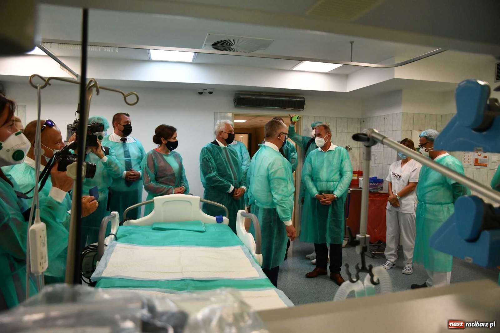 Zdjęcie w galerii na portalu naszraciborz.pl: Podziękowania i krótkie spięcie. Wiceminister zdrowia odwiedził raciborski szpital wiadomości z regionu