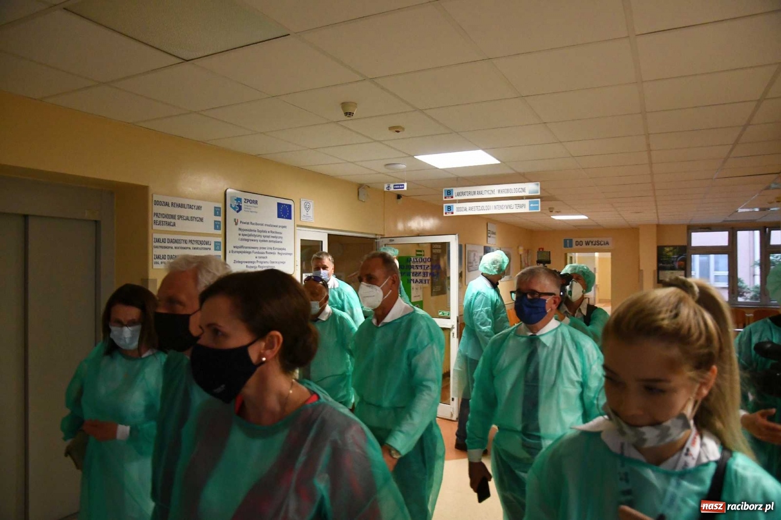 Zdjęcie w galerii na portalu naszraciborz.pl: Podziękowania i krótkie spięcie. Wiceminister zdrowia odwiedził raciborski szpital wiadomości z regionu