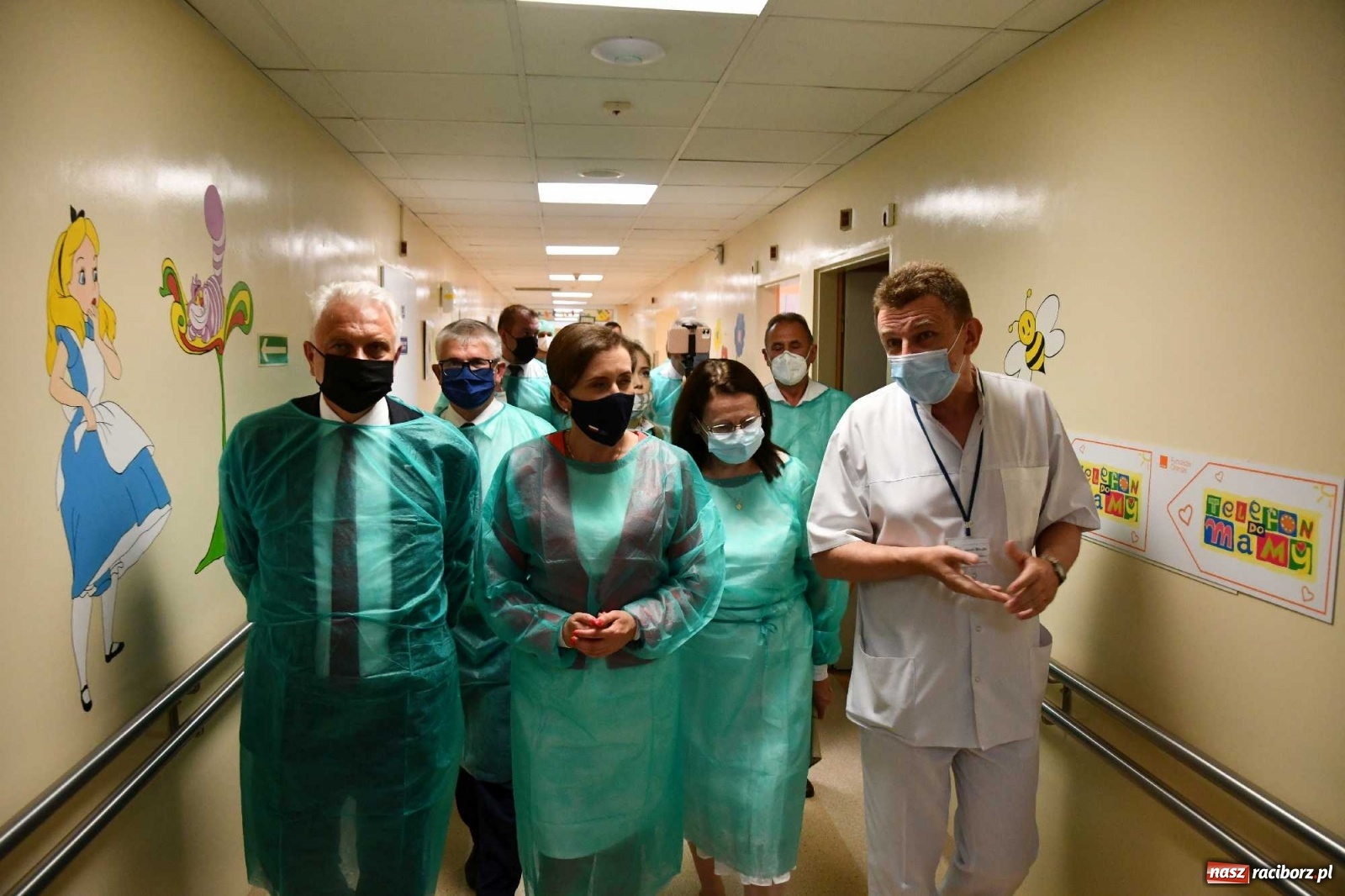 Zdjęcie w galerii na portalu naszraciborz.pl: Podziękowania i krótkie spięcie. Wiceminister zdrowia odwiedził raciborski szpital wiadomości z regionu