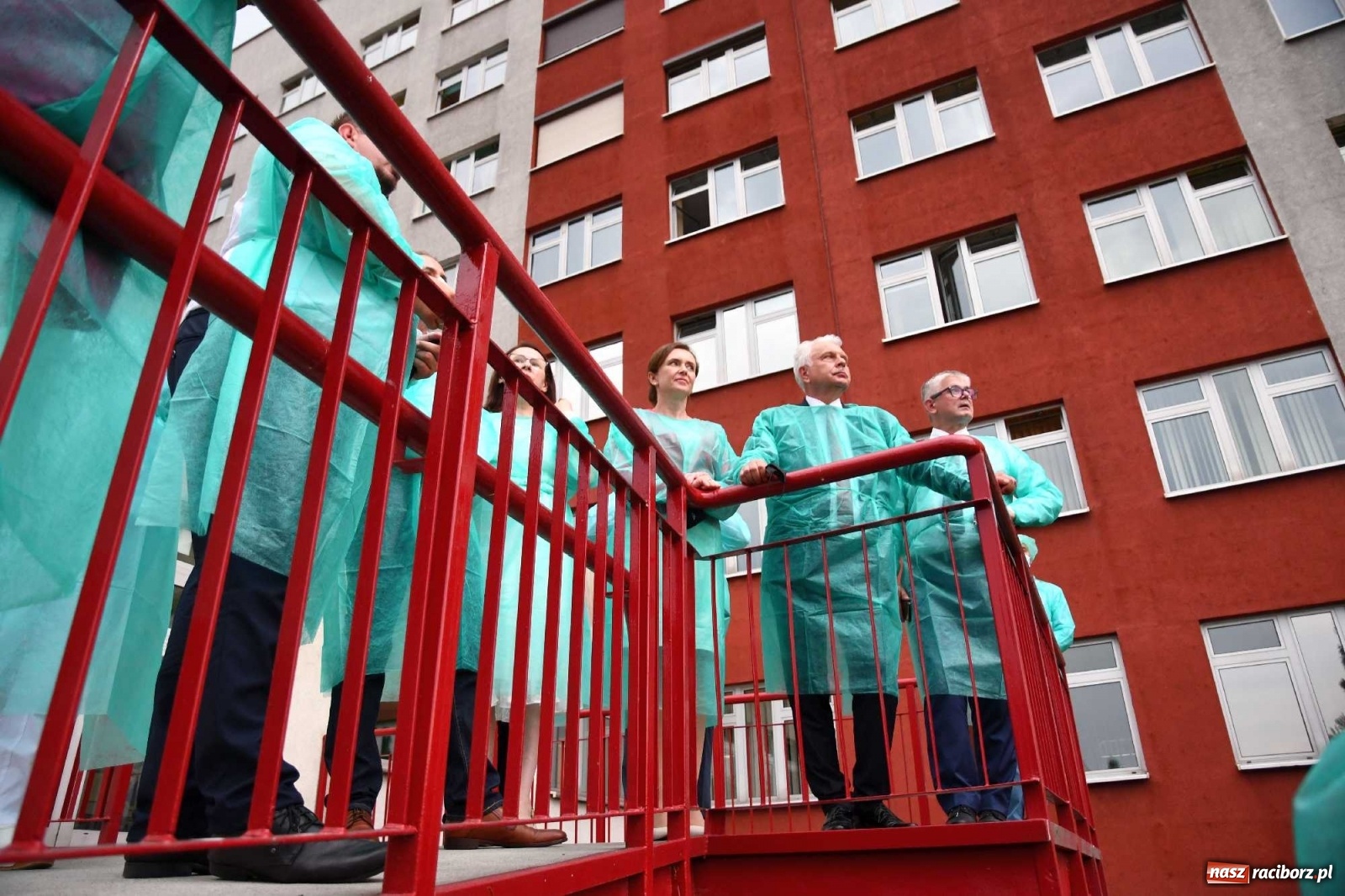 Zdjęcie w galerii na portalu naszraciborz.pl: Podziękowania i krótkie spięcie. Wiceminister zdrowia odwiedził raciborski szpital wiadomości z regionu