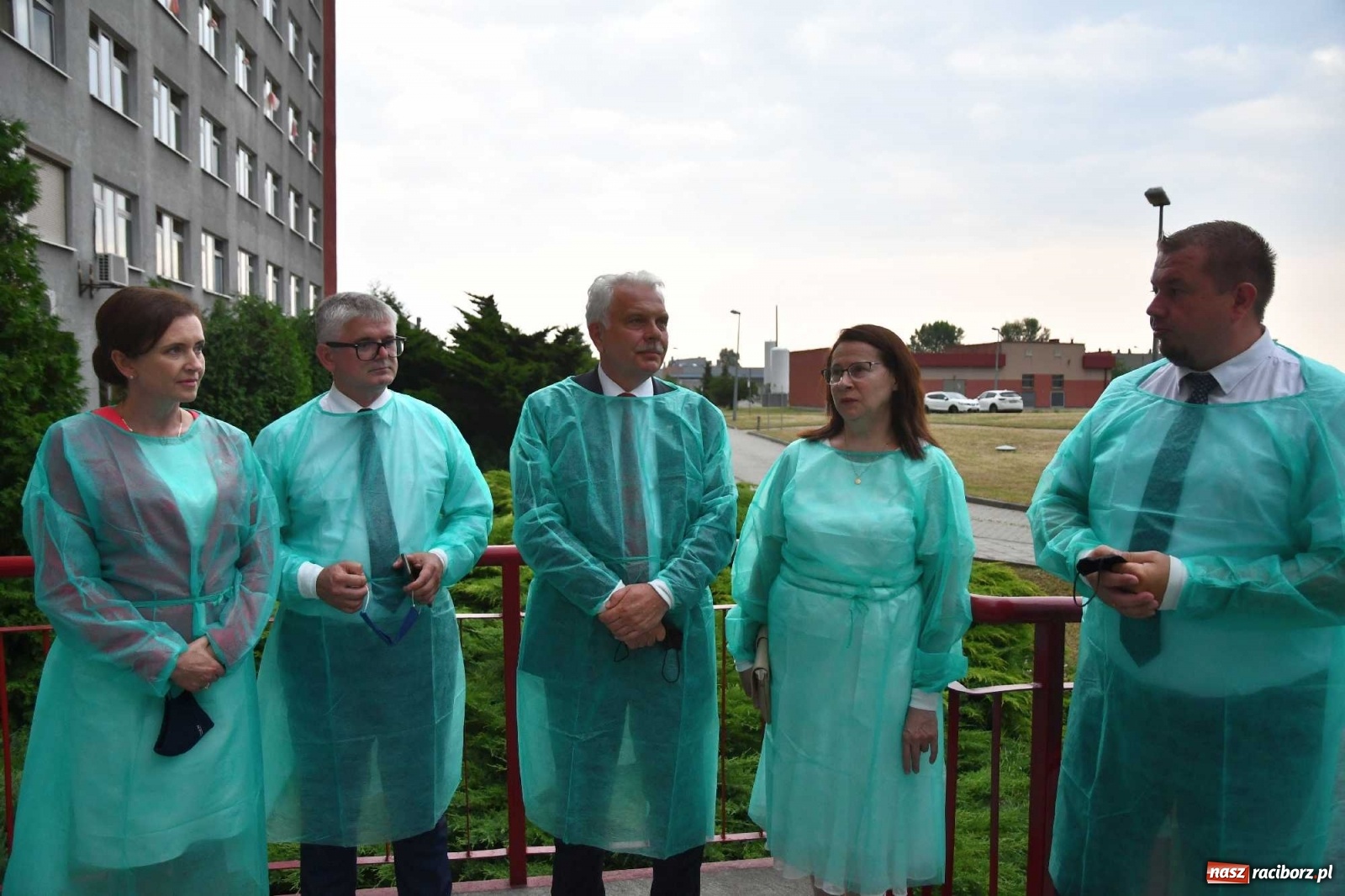 Zdjęcie w galerii na portalu naszraciborz.pl: Podziękowania i krótkie spięcie. Wiceminister zdrowia odwiedził raciborski szpital wiadomości z regionu