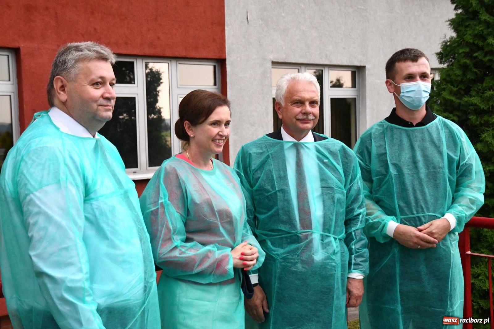 Zdjęcie w galerii na portalu naszraciborz.pl: Podziękowania i krótkie spięcie. Wiceminister zdrowia odwiedził raciborski szpital wiadomości z regionu