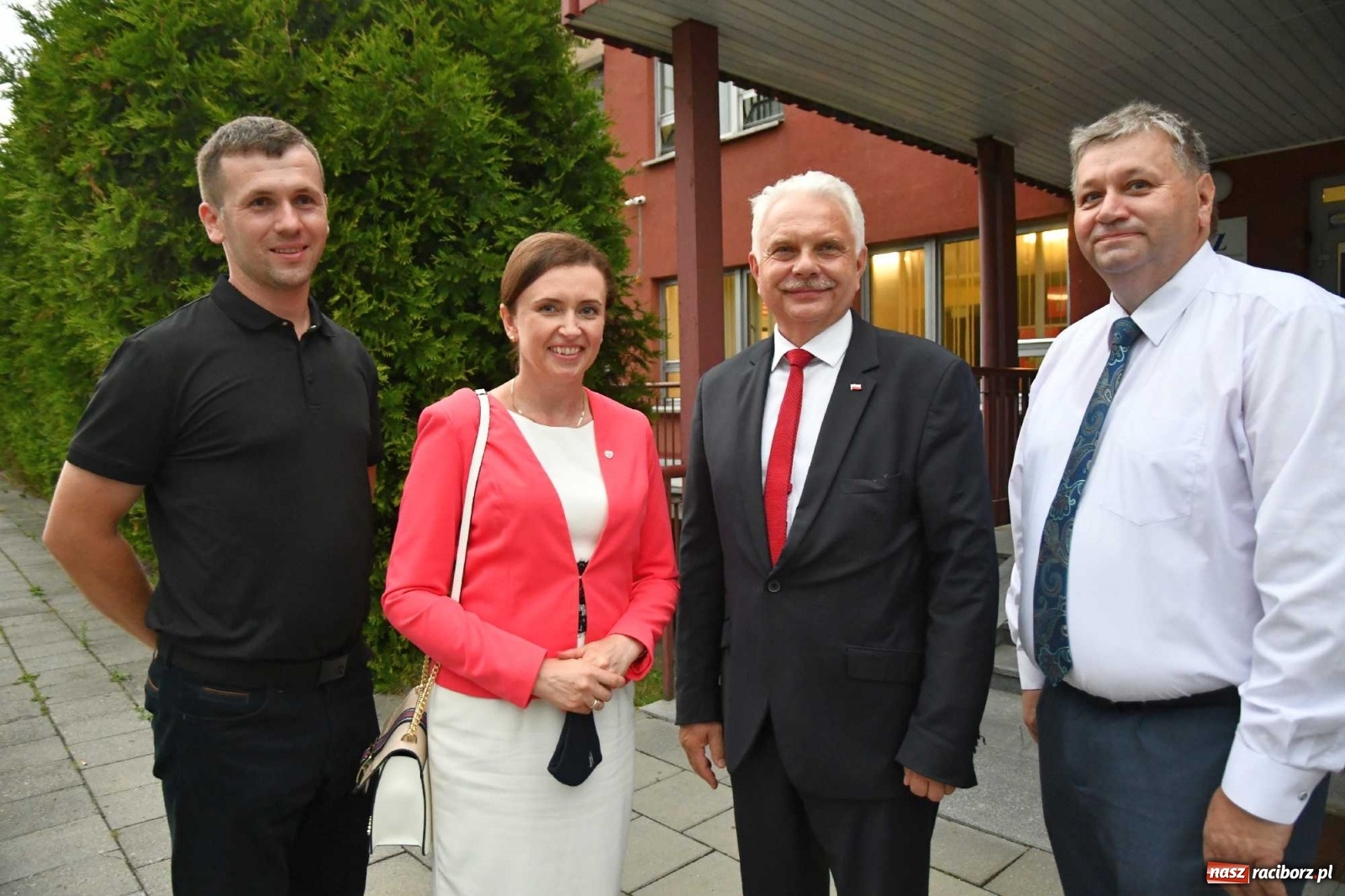 Zdjęcie w galerii na portalu naszraciborz.pl: Podziękowania i krótkie spięcie. Wiceminister zdrowia odwiedził raciborski szpital wiadomości z regionu