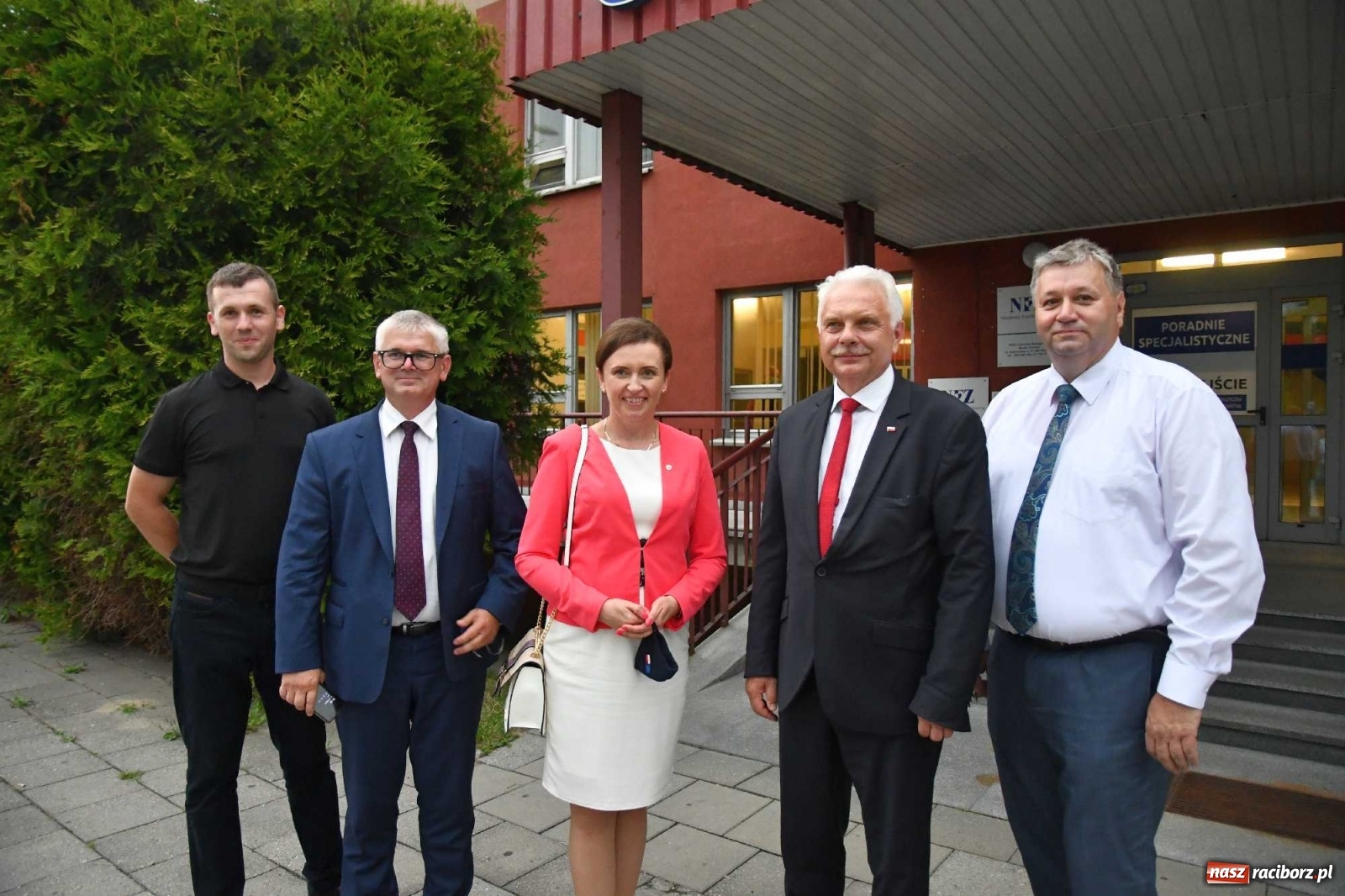 Zdjęcie w galerii na portalu naszraciborz.pl: Podziękowania i krótkie spięcie. Wiceminister zdrowia odwiedził raciborski szpital wiadomości z regionu