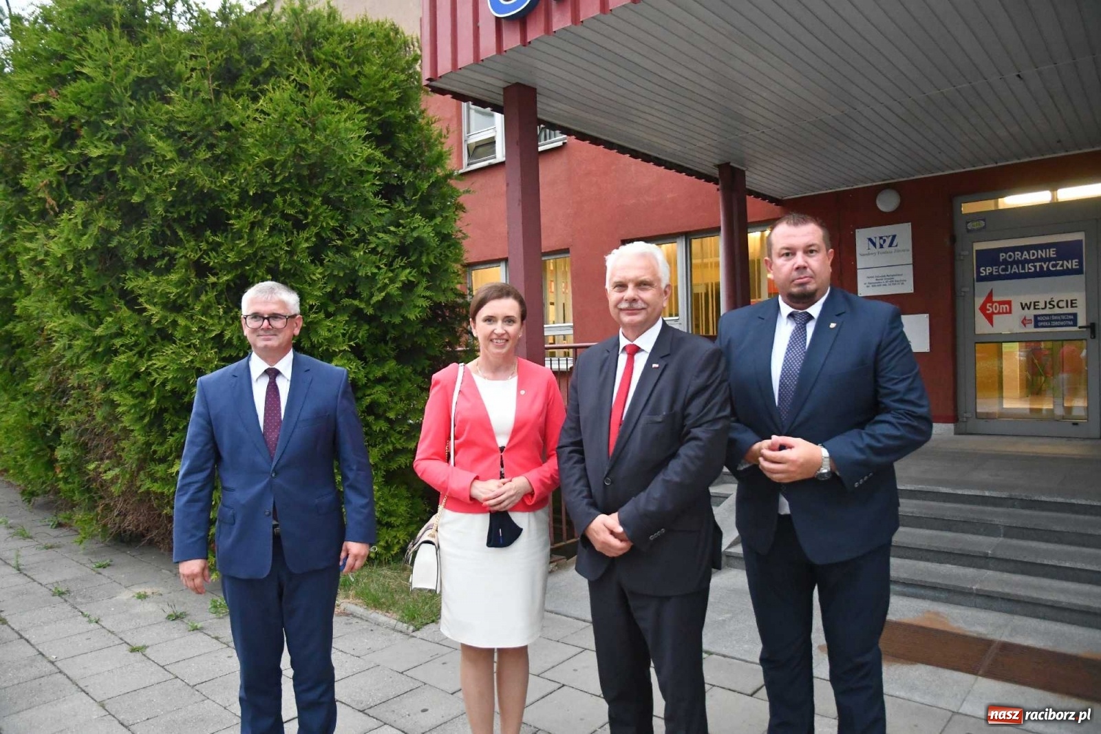 Zdjęcie w galerii na portalu naszraciborz.pl: Podziękowania i krótkie spięcie. Wiceminister zdrowia odwiedził raciborski szpital wiadomości z regionu