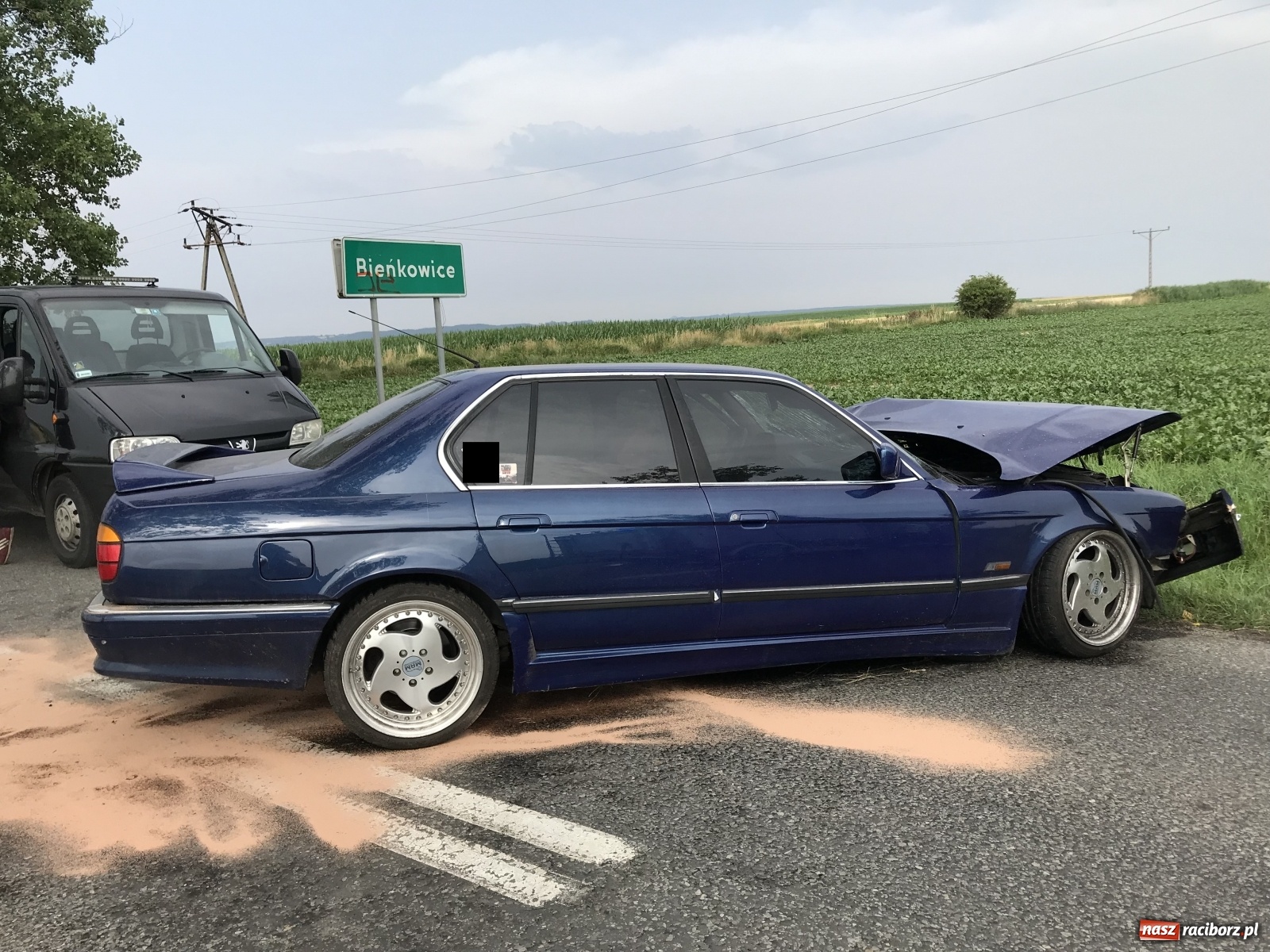 Zdjęcie w galerii na portalu naszraciborz.pl: Zderzenie opla i BMW na trasie Sudół-Bojanów. Nietrzeźwy dachował w Szonowicach wiadomości z regionu