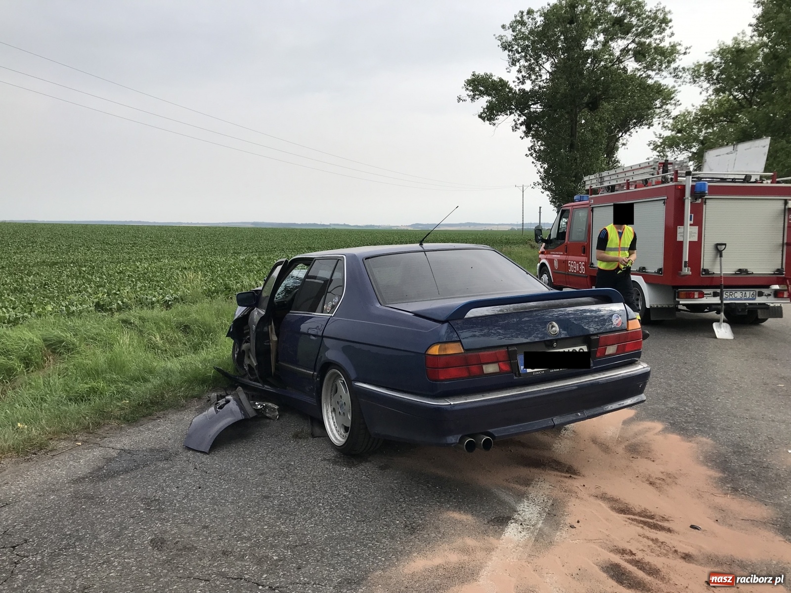 Zdjęcie w galerii na portalu naszraciborz.pl: Zderzenie opla i BMW na trasie Sudół-Bojanów. Nietrzeźwy dachował w Szonowicach wiadomości z regionu