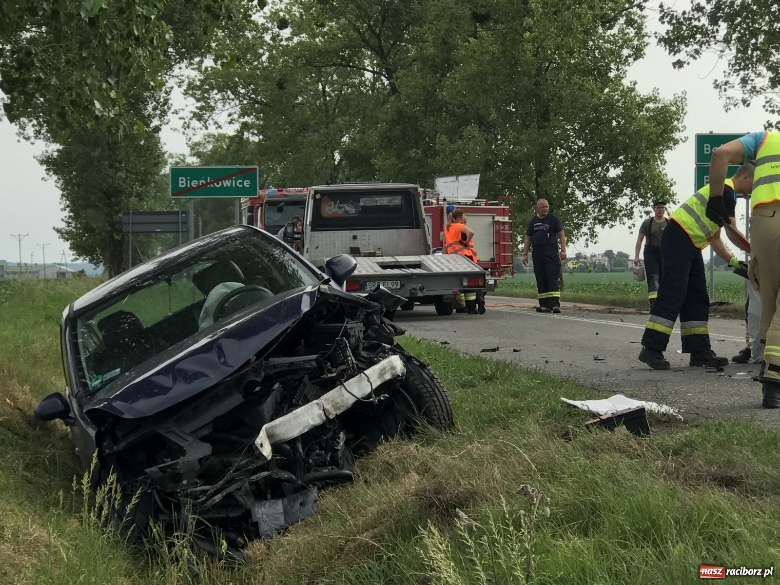 Zdjęcie w galerii na portalu naszraciborz.pl: Zderzenie opla i BMW na trasie Sudół-Bojanów. Nietrzeźwy dachował w Szonowicach wiadomości z regionu