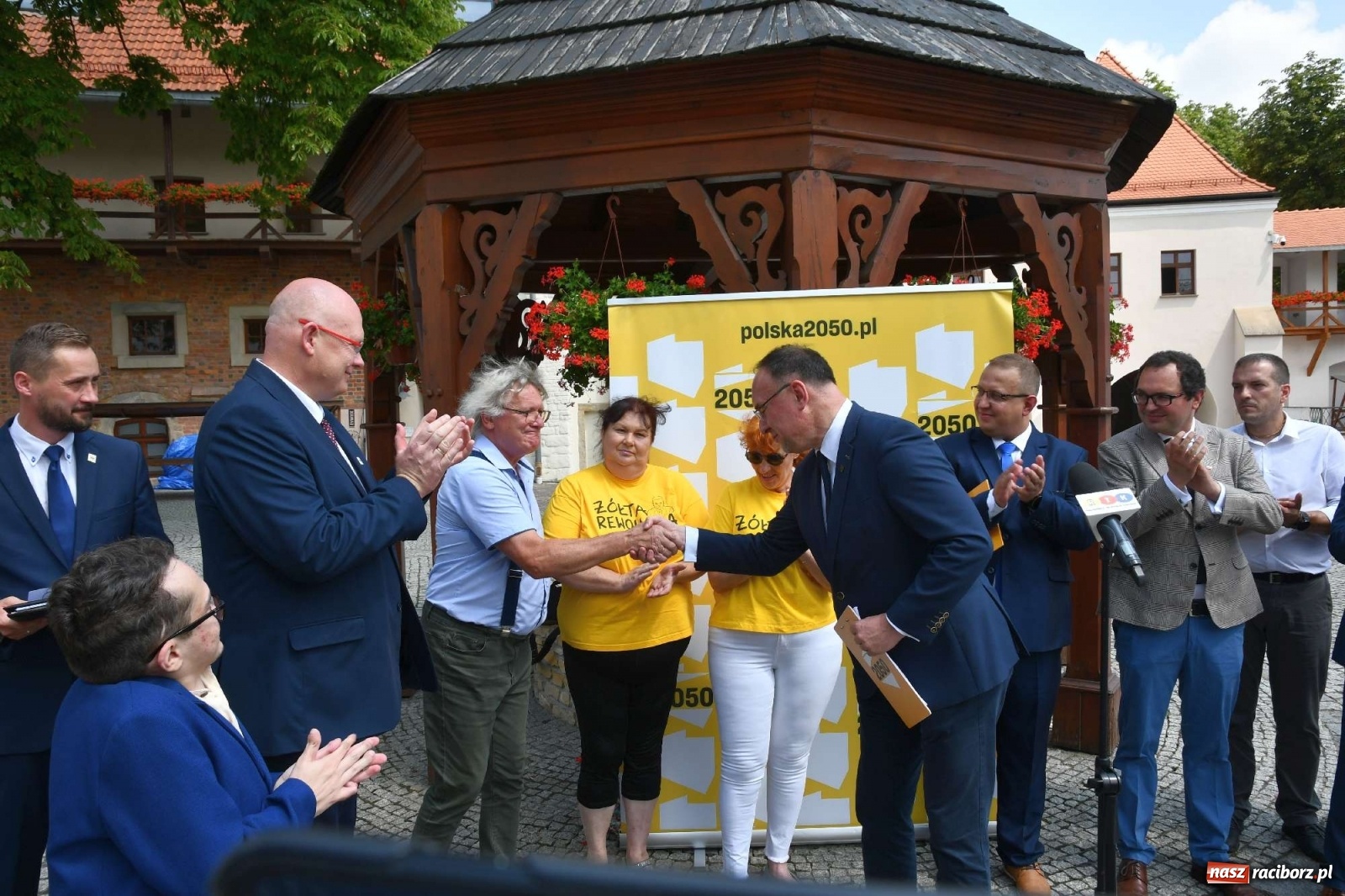 Zdjęcie w galerii na portalu naszraciborz.pl: Henryk Siedlaczek poparł żółtą rewolucję. Ruch Polska 2050 w Raciborzu wiadomości z regionu