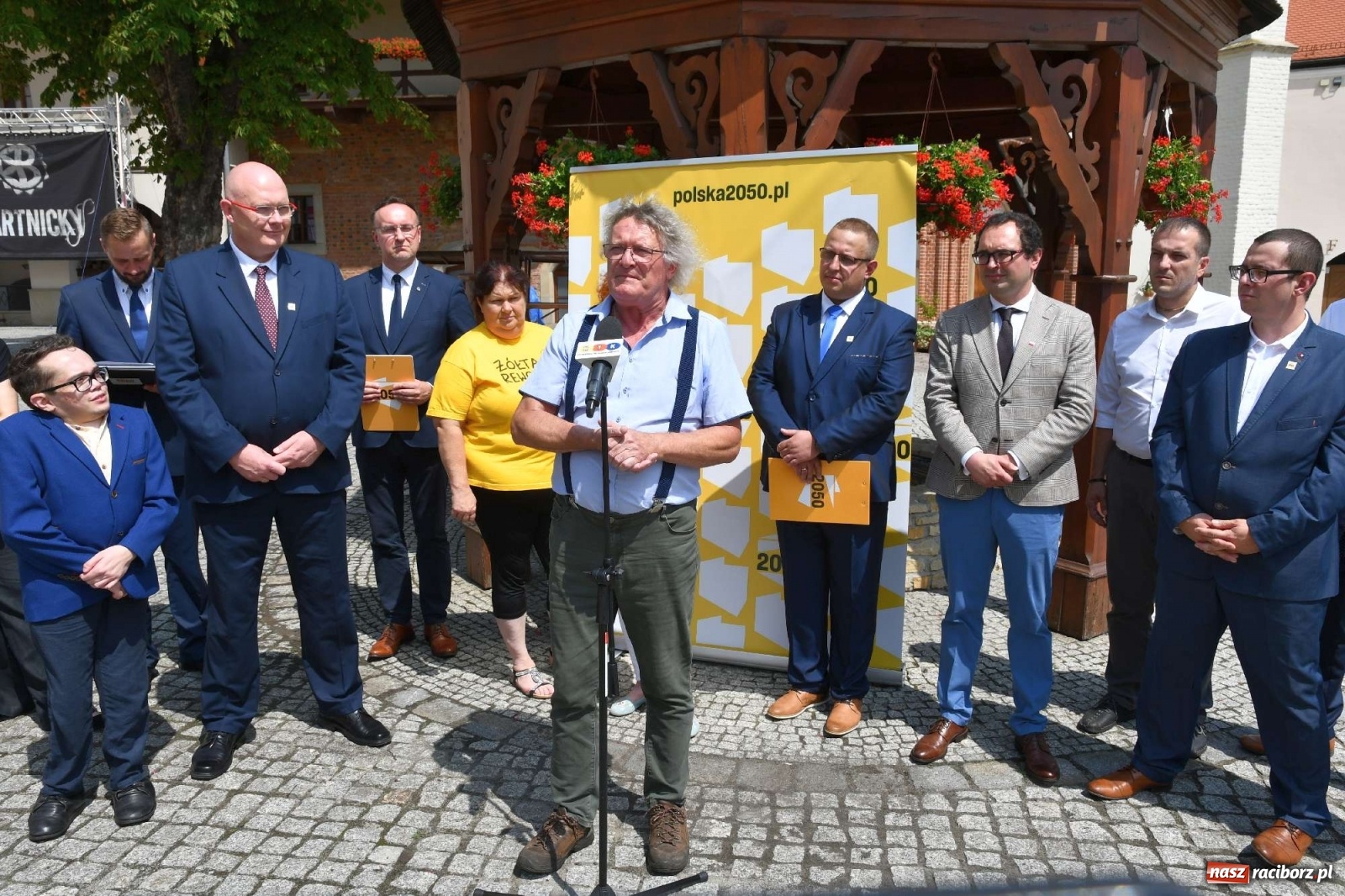 Zdjęcie w galerii na portalu naszraciborz.pl: Henryk Siedlaczek poparł żółtą rewolucję. Ruch Polska 2050 w Raciborzu wiadomości z regionu