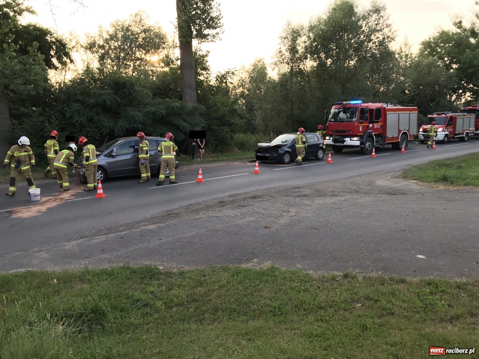 Zdjęcie w galerii na portalu naszraciborz.pl: Zderzenie trzech pojazdów na trasie Racibórz-Lubomia wiadomości z regionu