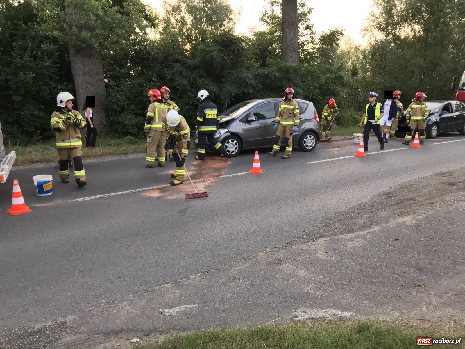 Zdjęcie w galerii na portalu naszraciborz.pl: Zderzenie trzech pojazdów na trasie Racibórz-Lubomia wiadomości z regionu