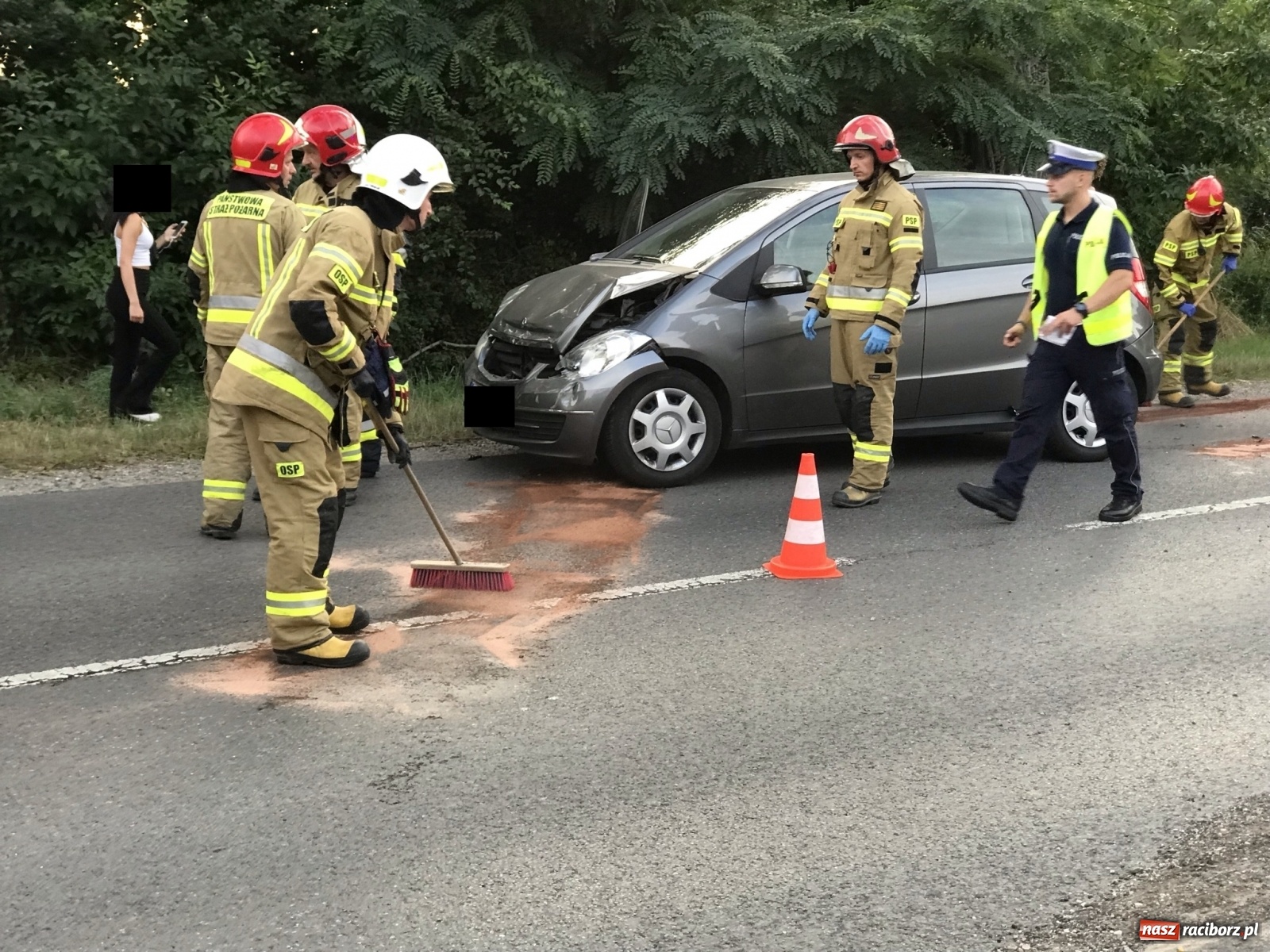 Zdjęcie w galerii na portalu naszraciborz.pl: Zderzenie trzech pojazdów na trasie Racibórz-Lubomia wiadomości z regionu