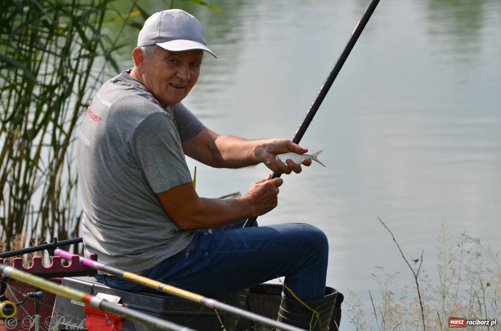 Zdjęcie w galerii na portalu naszraciborz.pl: Wędkarstwo. Eugeniusz Kajstura z trofeum Starosty [FOTO] wiadomości z regionu