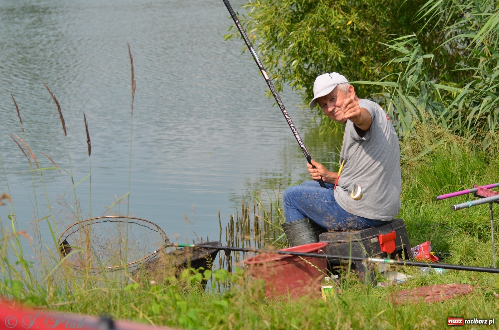Zdjęcie w galerii na portalu naszraciborz.pl: Wędkarstwo. Eugeniusz Kajstura z trofeum Starosty [FOTO] wiadomości z regionu