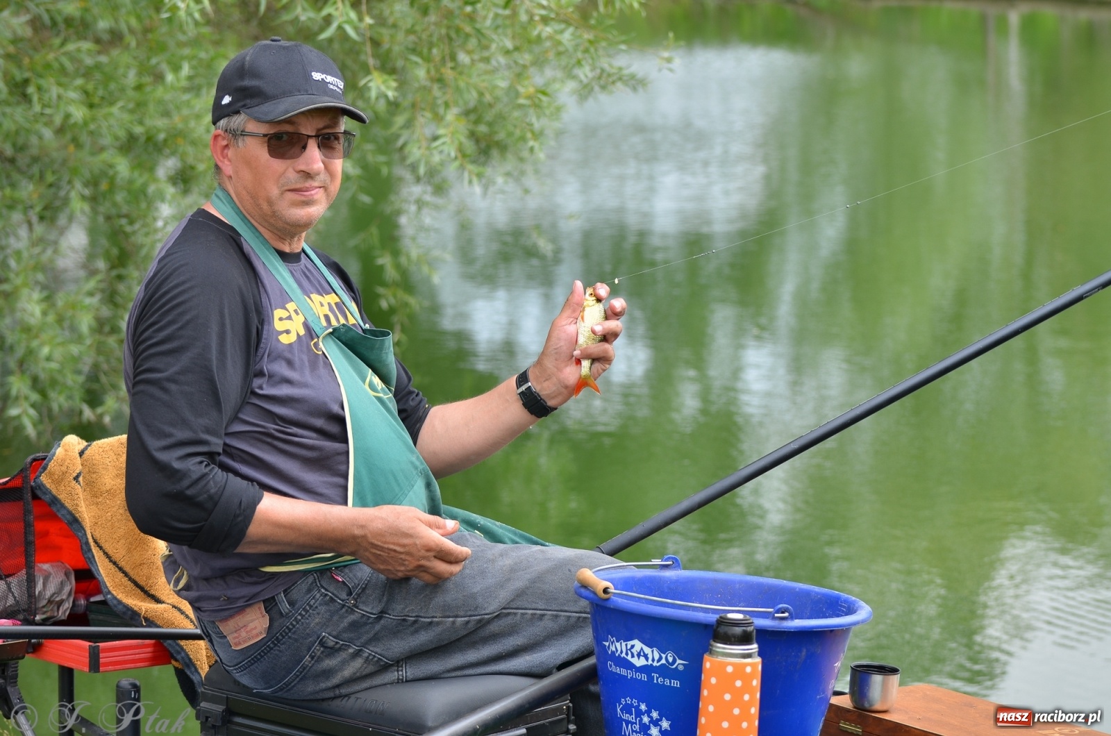 Zdjęcie w galerii na portalu naszraciborz.pl: Wędkarstwo. Eugeniusz Kajstura z trofeum Starosty [FOTO] wiadomości z regionu